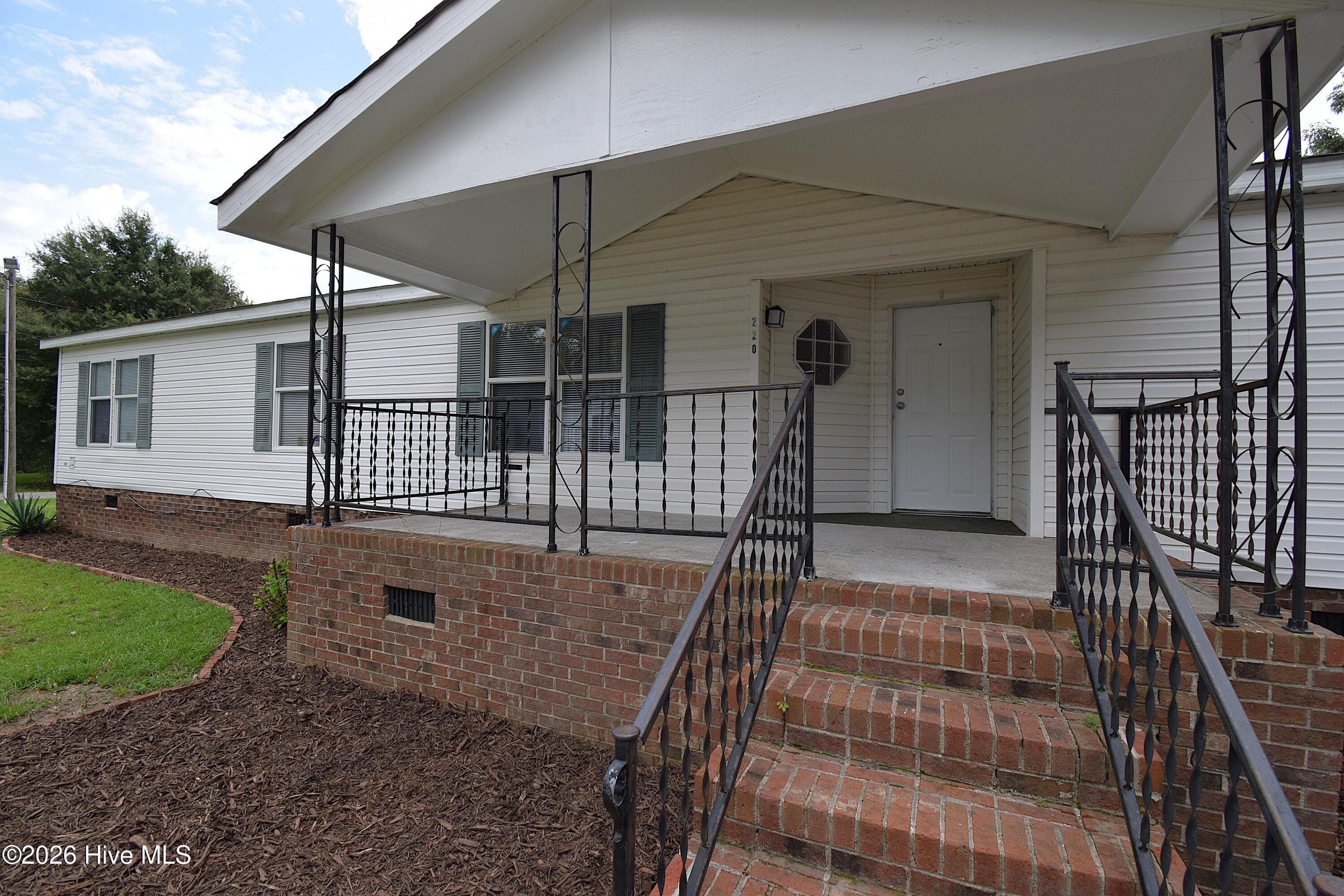 Manufactured Home at 220 Main Street, Grifton, NC 28530, photo 7 of 59