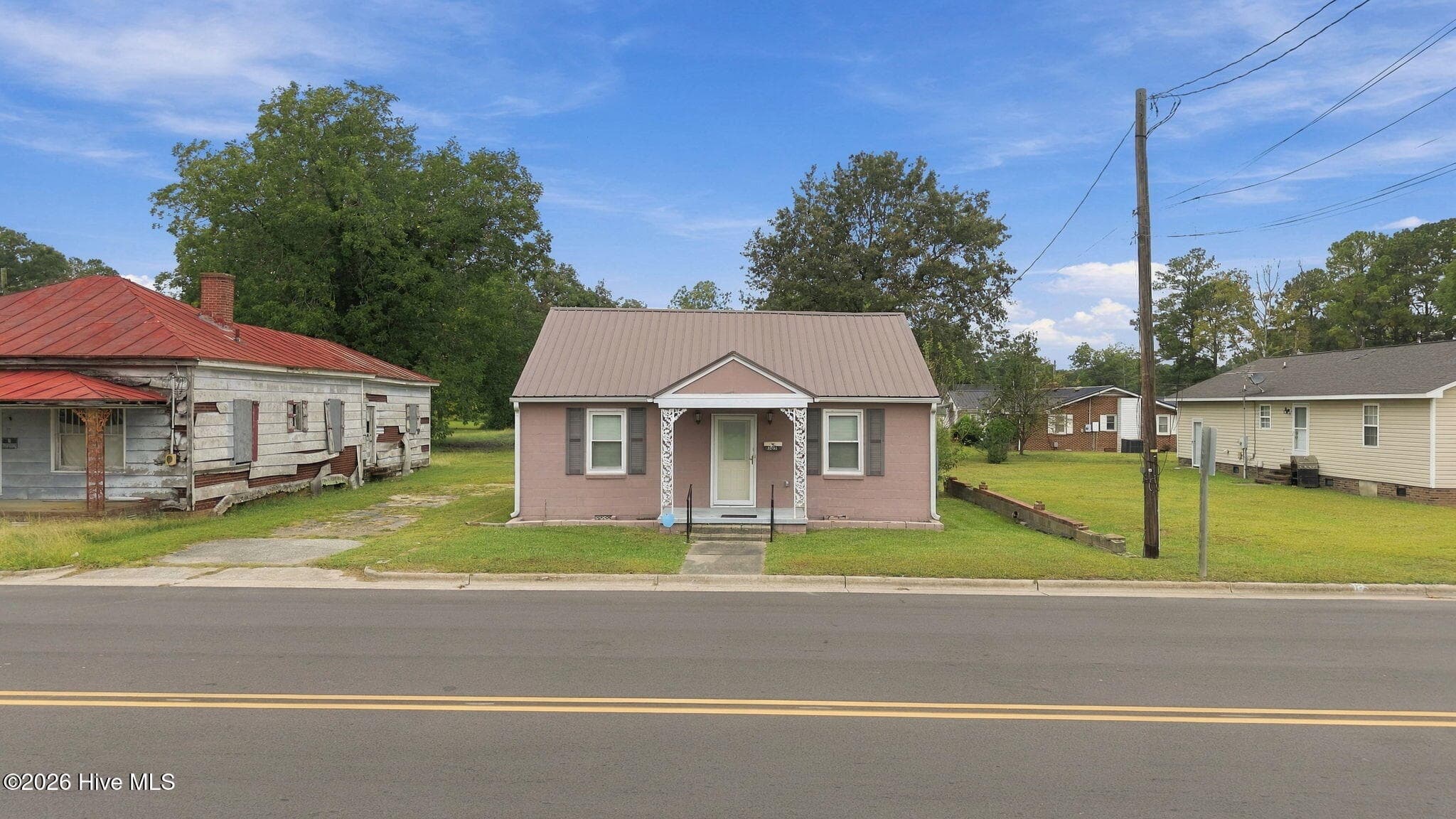 Single Family Residence at 305 N Charles Street, La Grange, NC 28551, photo 3 of 29