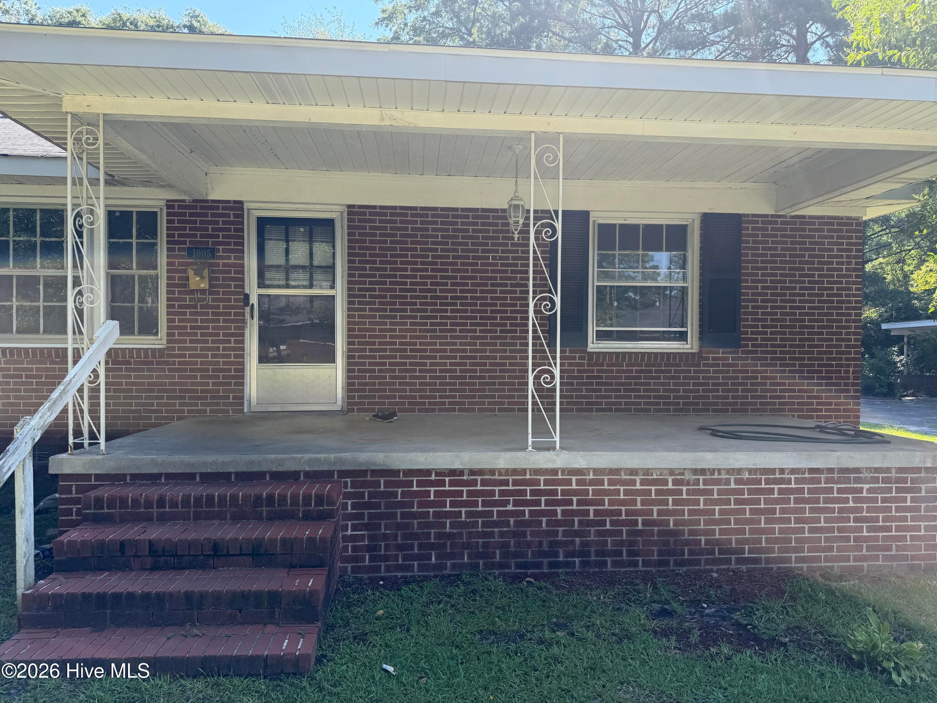 Single Family Residence at 1005 Catherine Avenue, Kinston, NC 28504, photo 2 of 2