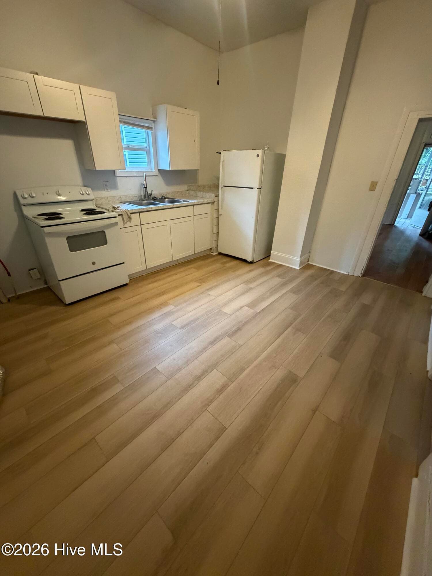 Single Family Residence at 317 Queen Street, Wilmington, NC 28401, photo 12 of 14