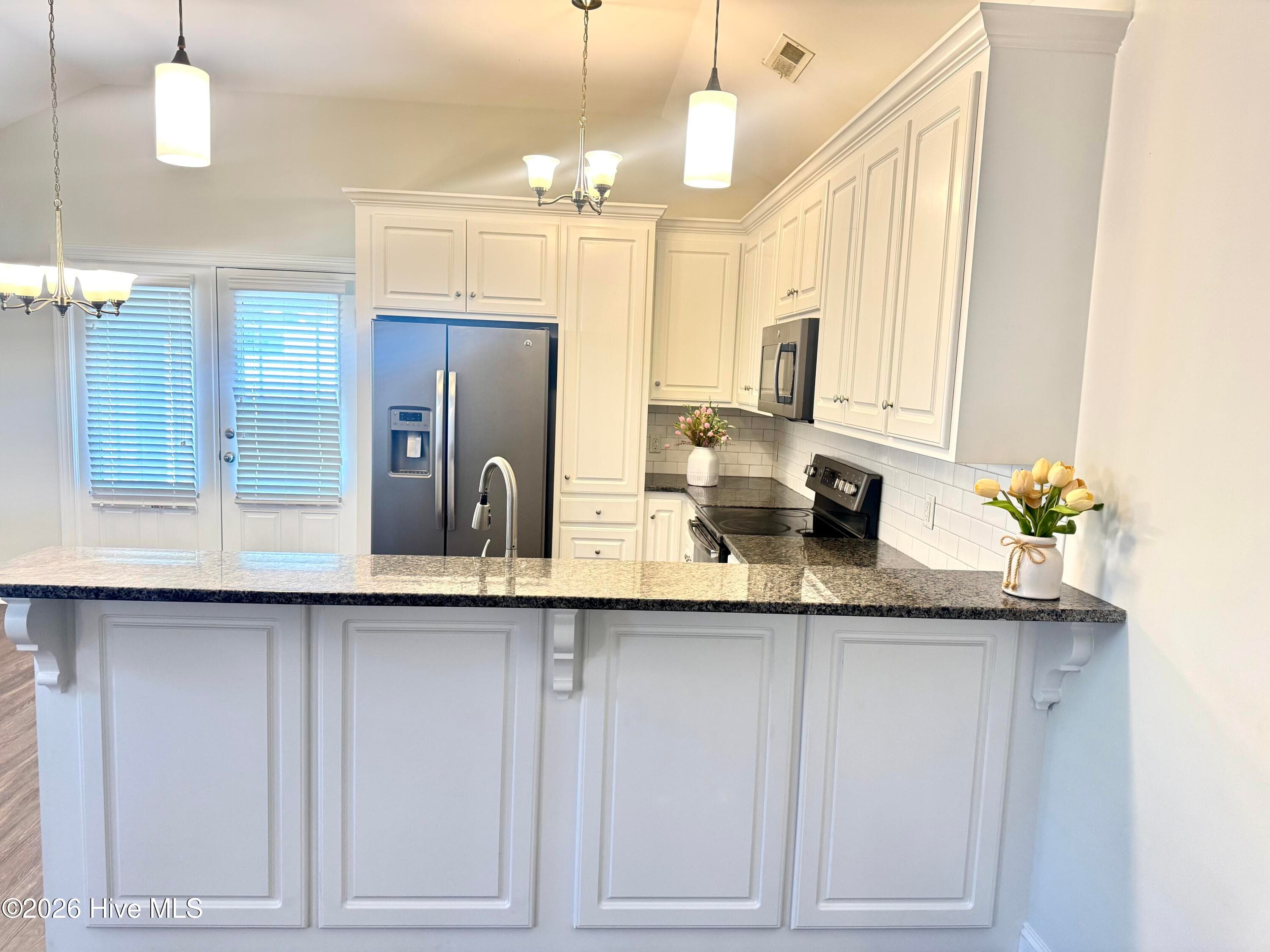 Single Family Residence at 733 Seneca Court, Winterville, NC 28590, photo 5 of 26
