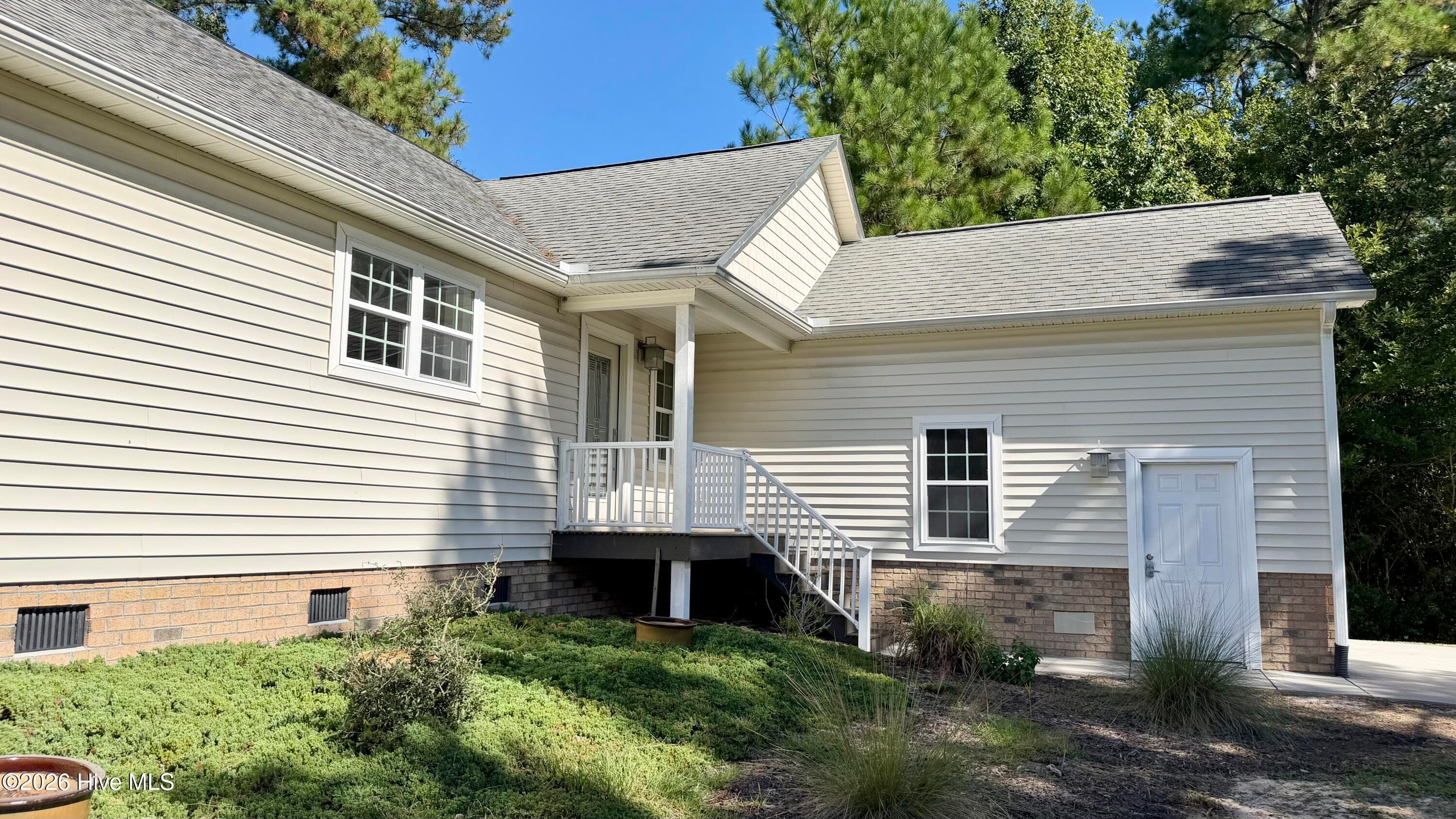 Single Family Residence at 1114 Barkentine Drive, New Bern, NC 28560, photo 11 of 66