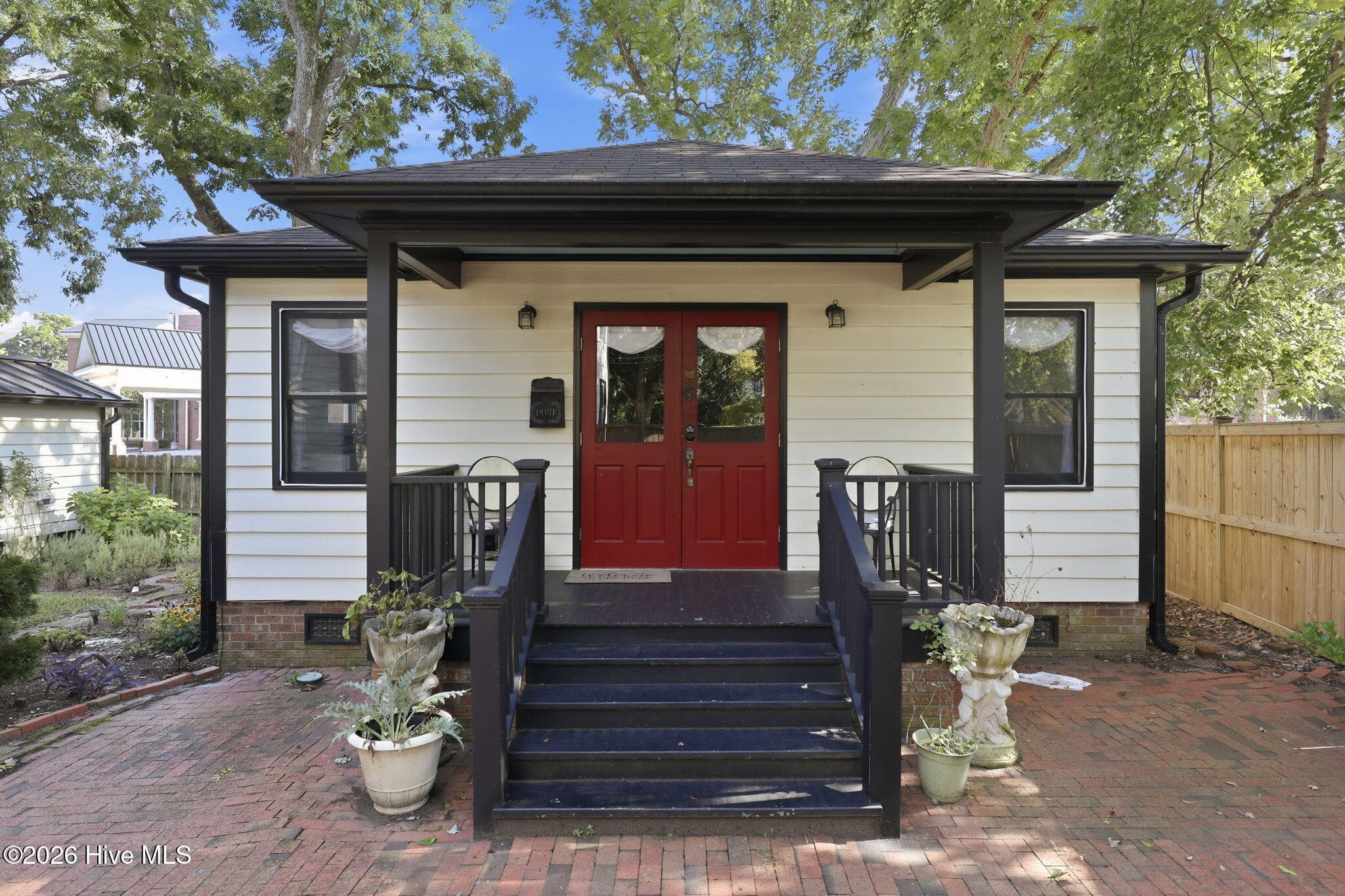 Single Family Residence at 615 New Street, New Bern, NC 28560, photo 5 of 82