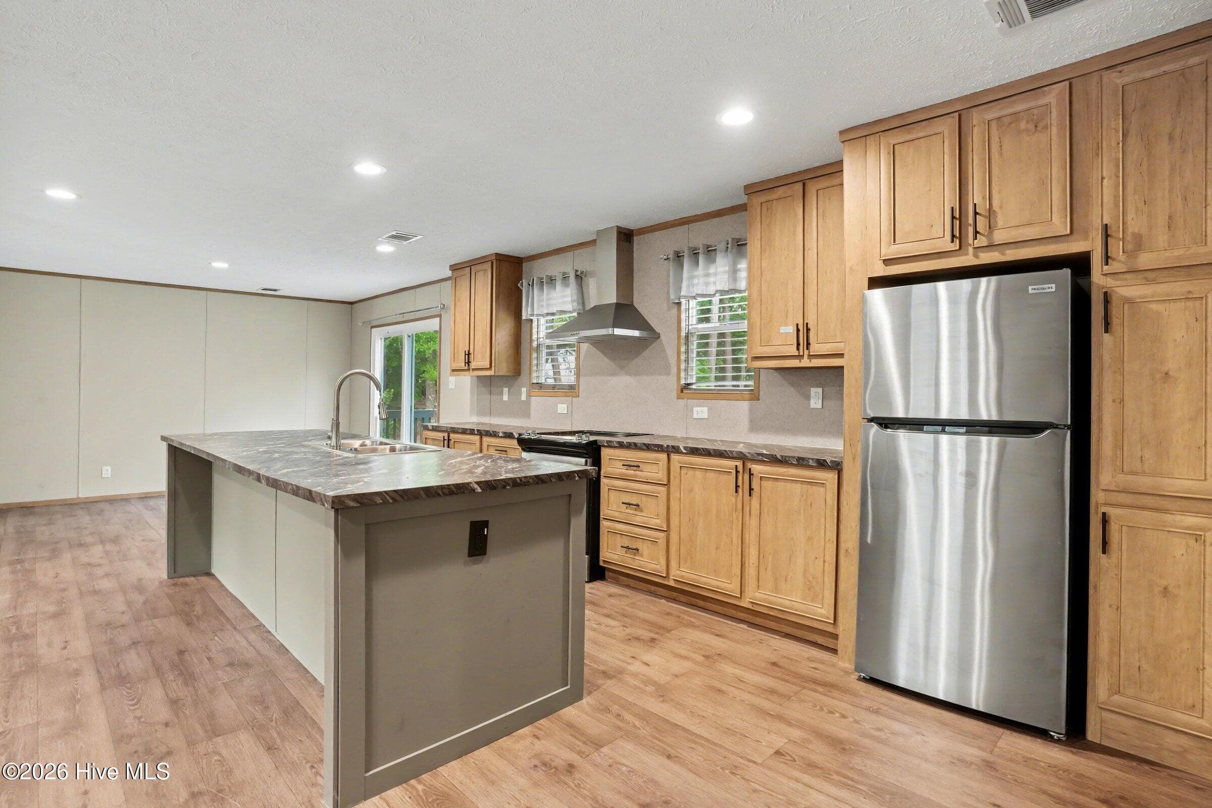 Manufactured Home at 335 Ridgewood Drive NW, Calabash, NC 28467, photo 20 of 39