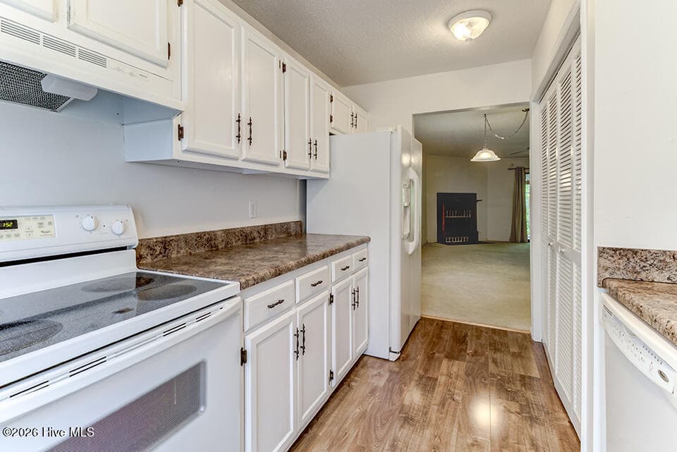 Townhouse at 4908 Marlin Court, Wilmington, NC 28403, photo 10 of 48