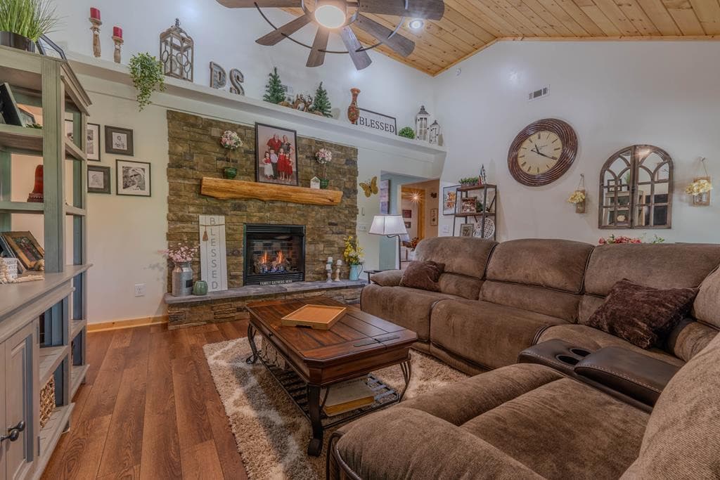 Residential at 190 Galloway Drive, Hayesville, NC 28904, photo 32 of 37