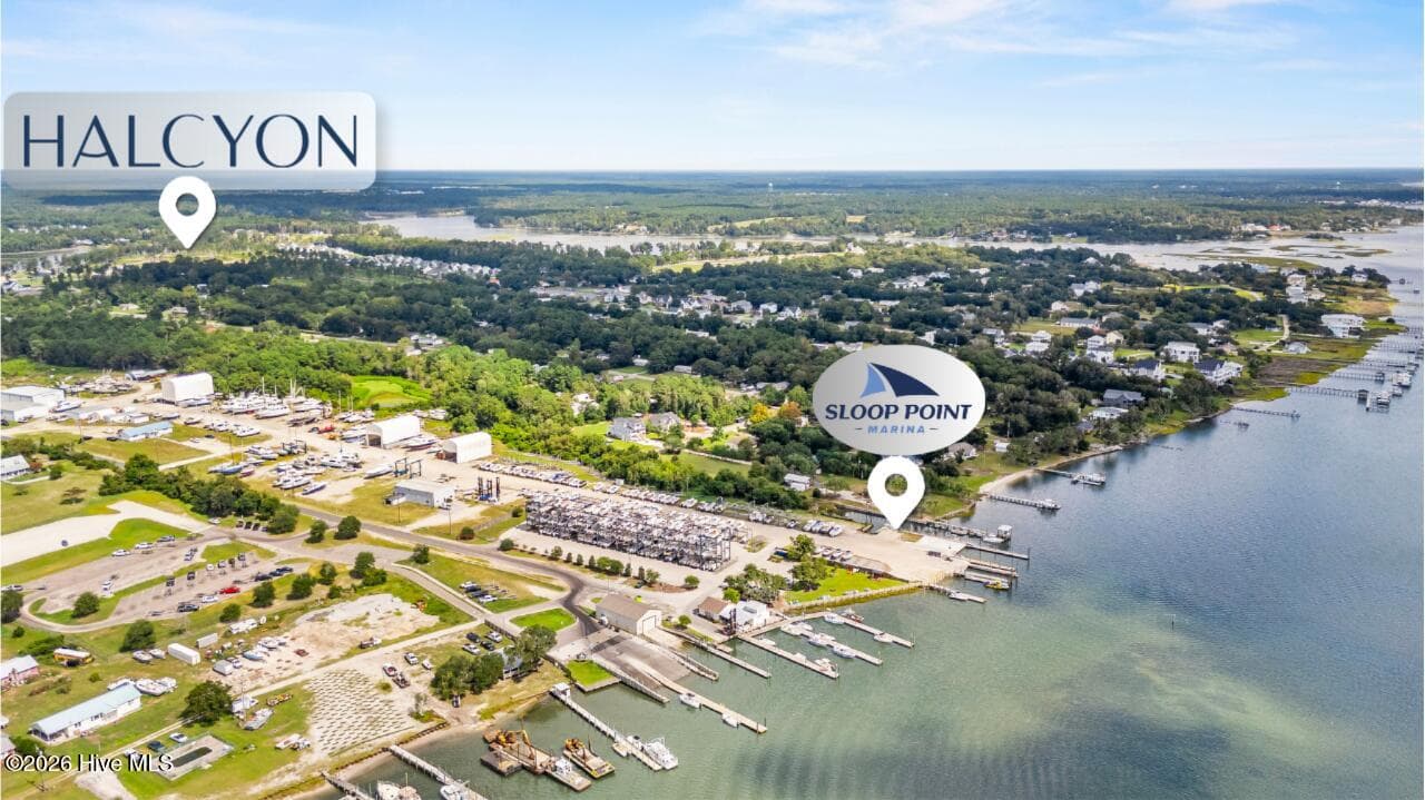 SLOOP POINT MARINA. I mile from Halcyon - 86 Delphi Trace, Hampstead, NC 28443