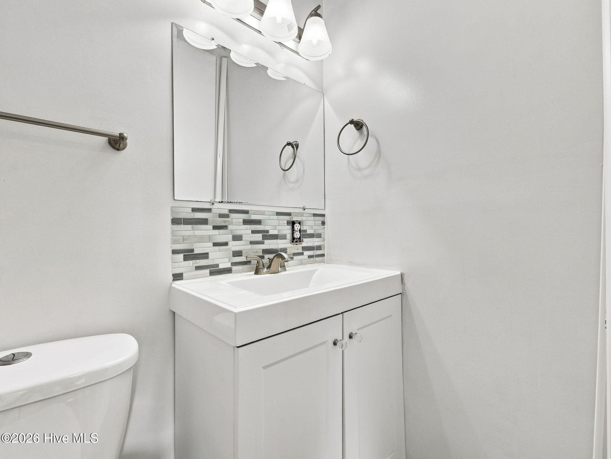Hall Bathroom - 407 Brynn Marr Road, Jacksonville, NC 28546