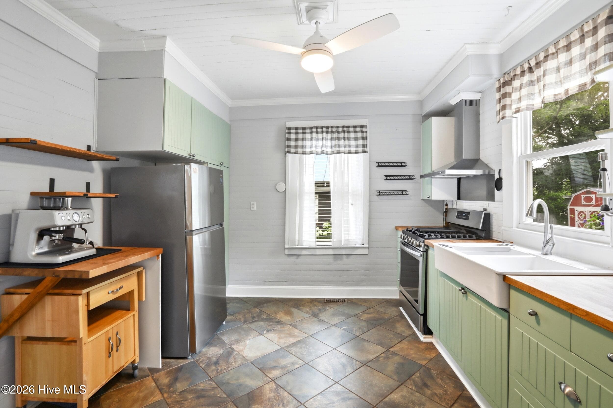Single Family Residence at 307 Avenue B, New Bern, NC 28560, photo 18 of 55