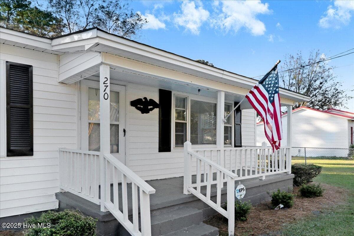 Single Family Residence at 270 Orange Street, Kinston, NC 28504, photo 4 of 32