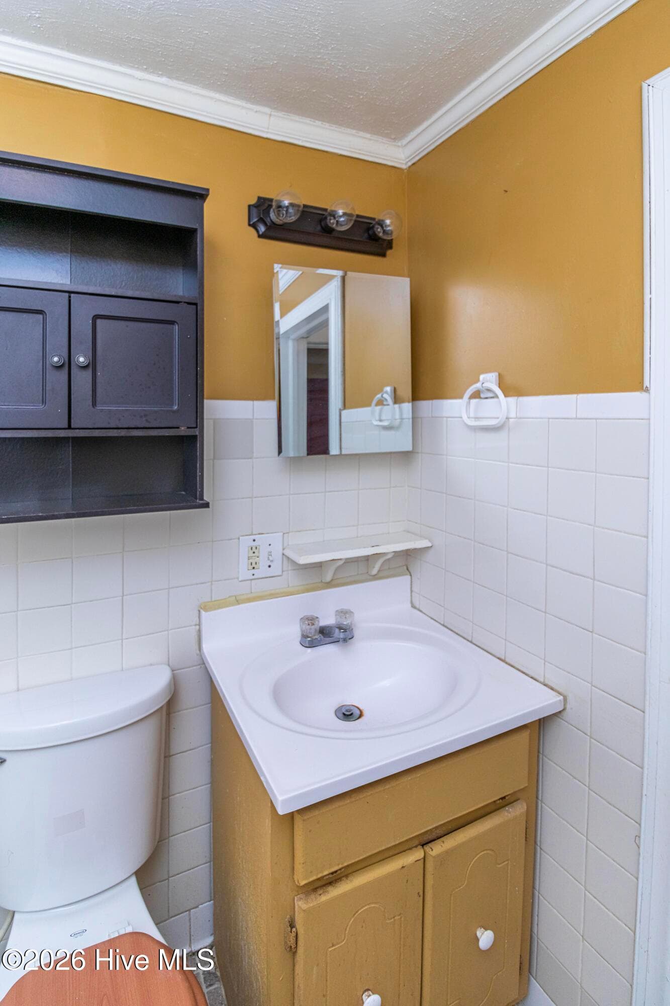 Bath 1 vanity - 1601 Washington Street E, Wilson, NC 27893