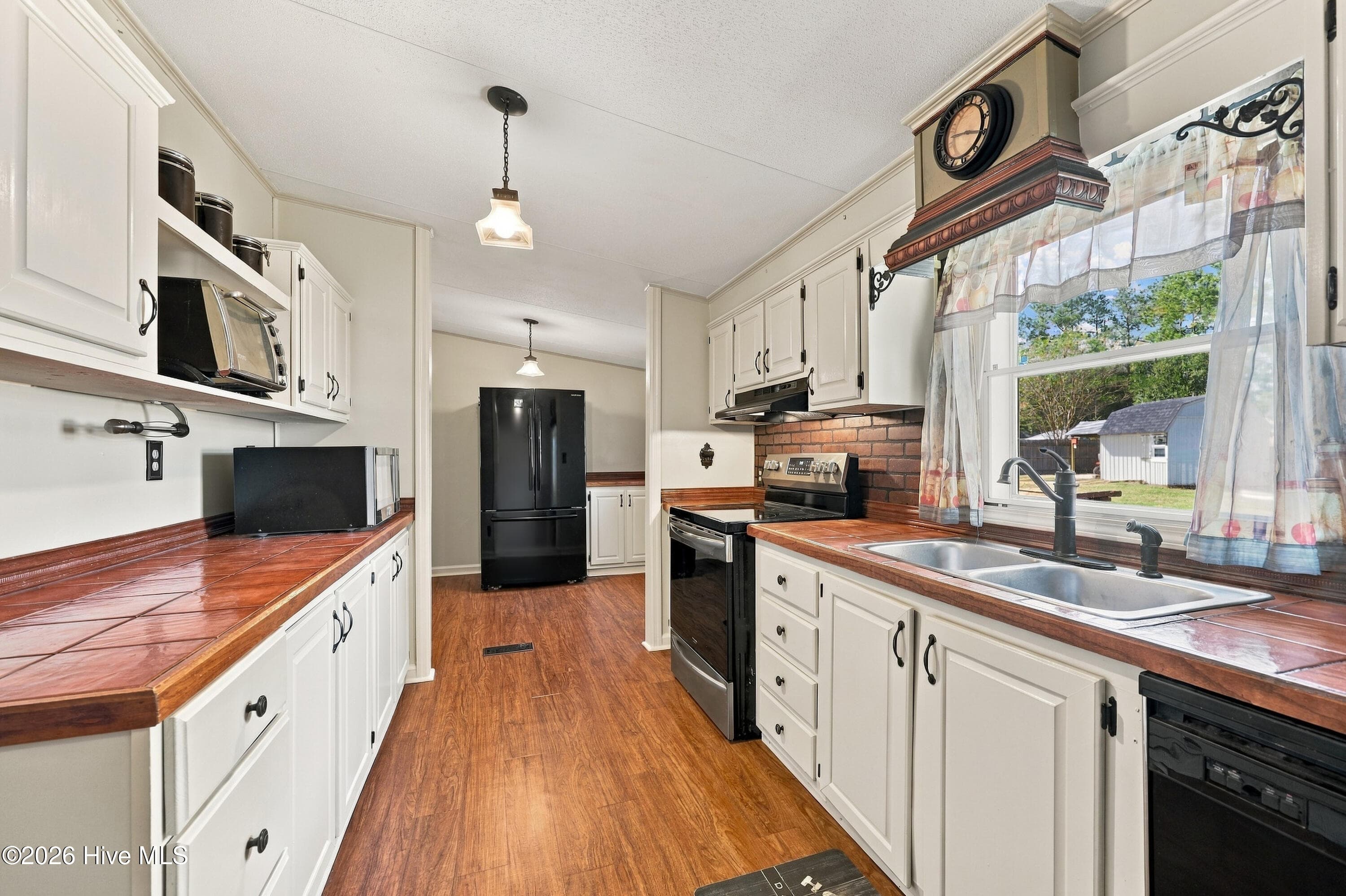 Manufactured Home at 683 Bay Harbor Drive, Hampstead, NC 28443, photo 8 of 40