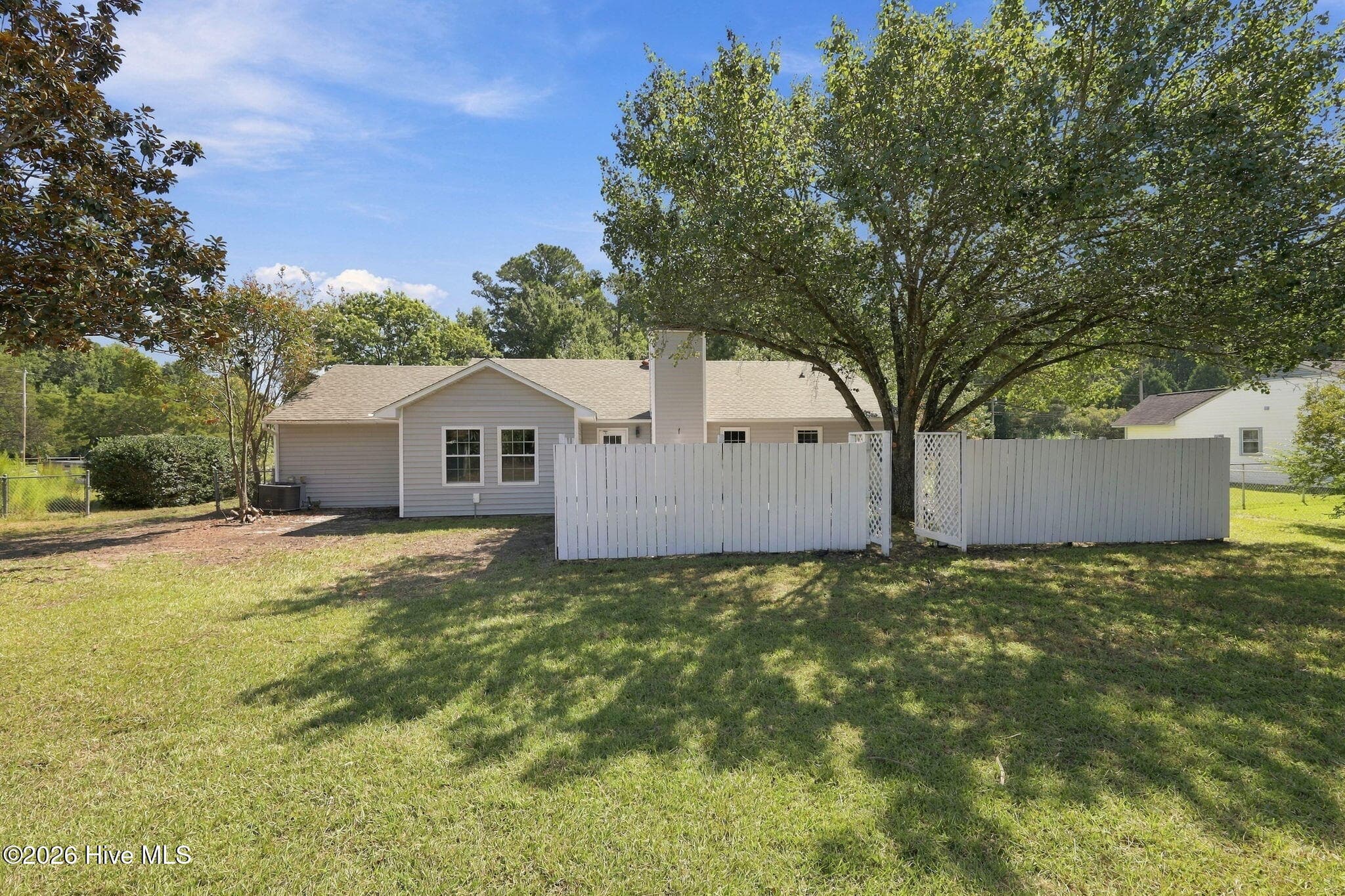 Single Family Residence at 4511 Rivershore Drive, New Bern, NC 28560, photo 17 of 52