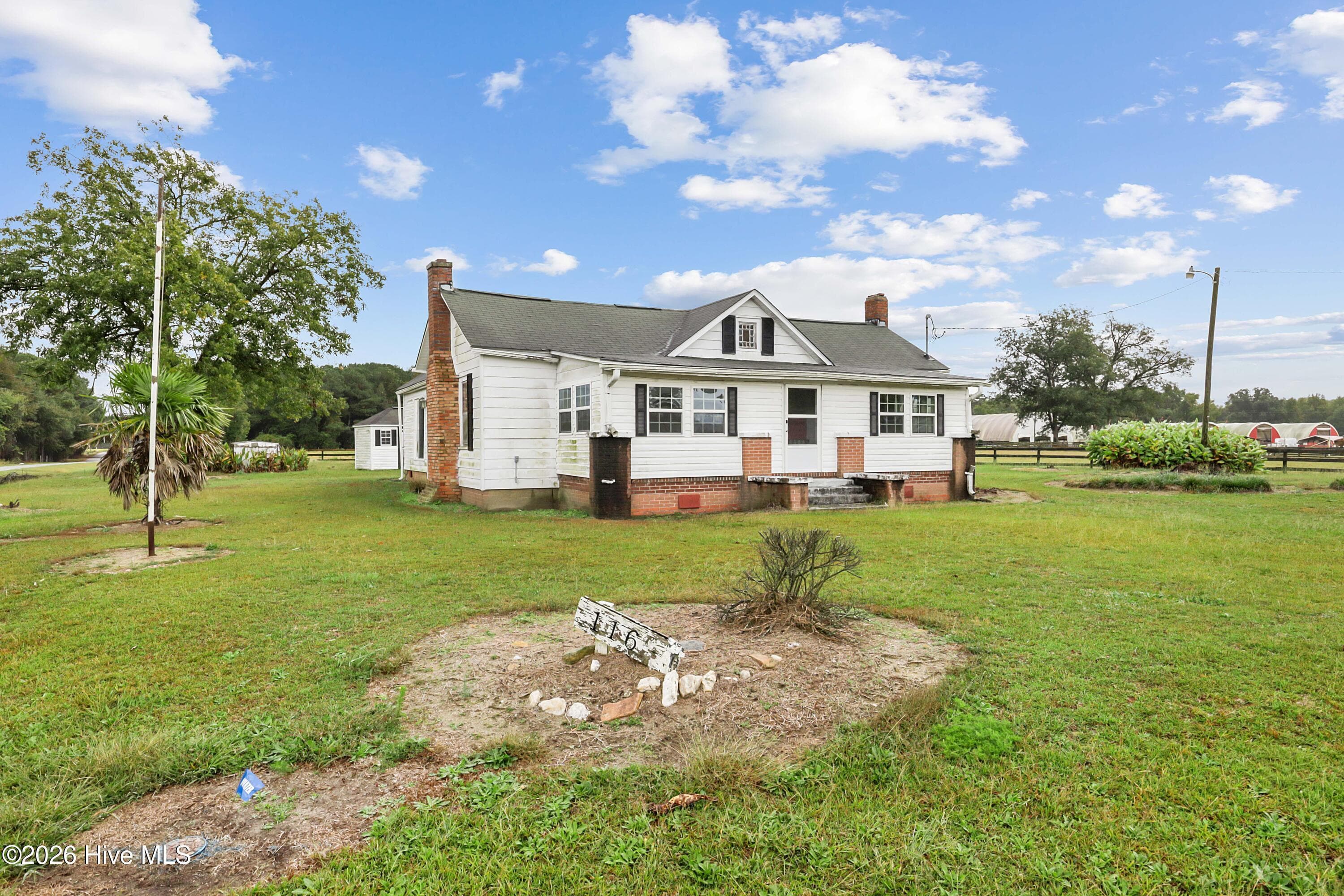 Single Family Residence at 1169 Grantham School Road, Mount Olive, NC 28365, photo 7 of 58