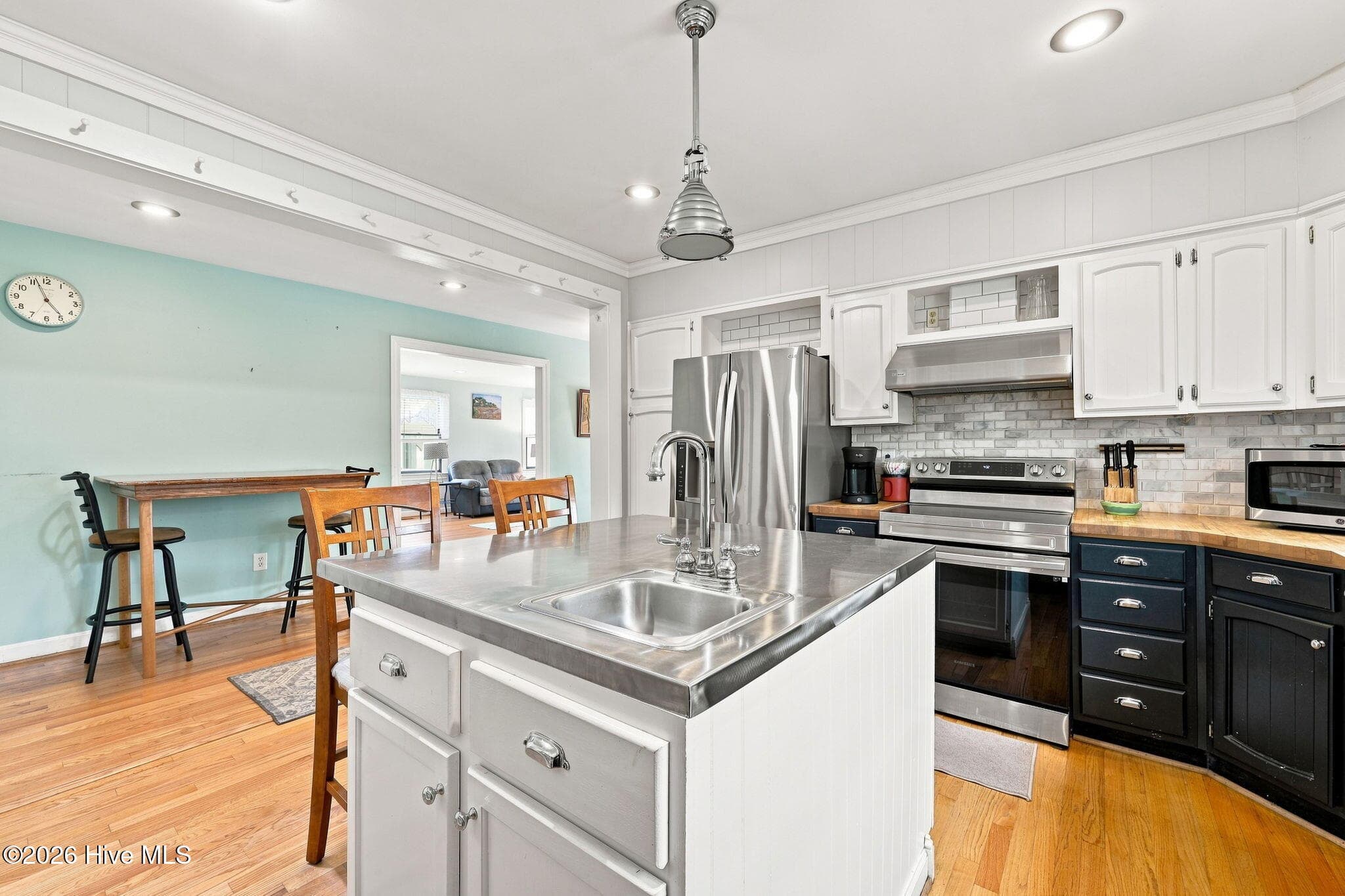 Single Family Residence at 1816 Trent Boulevard, New Bern, NC 28560, photo 3 of 5