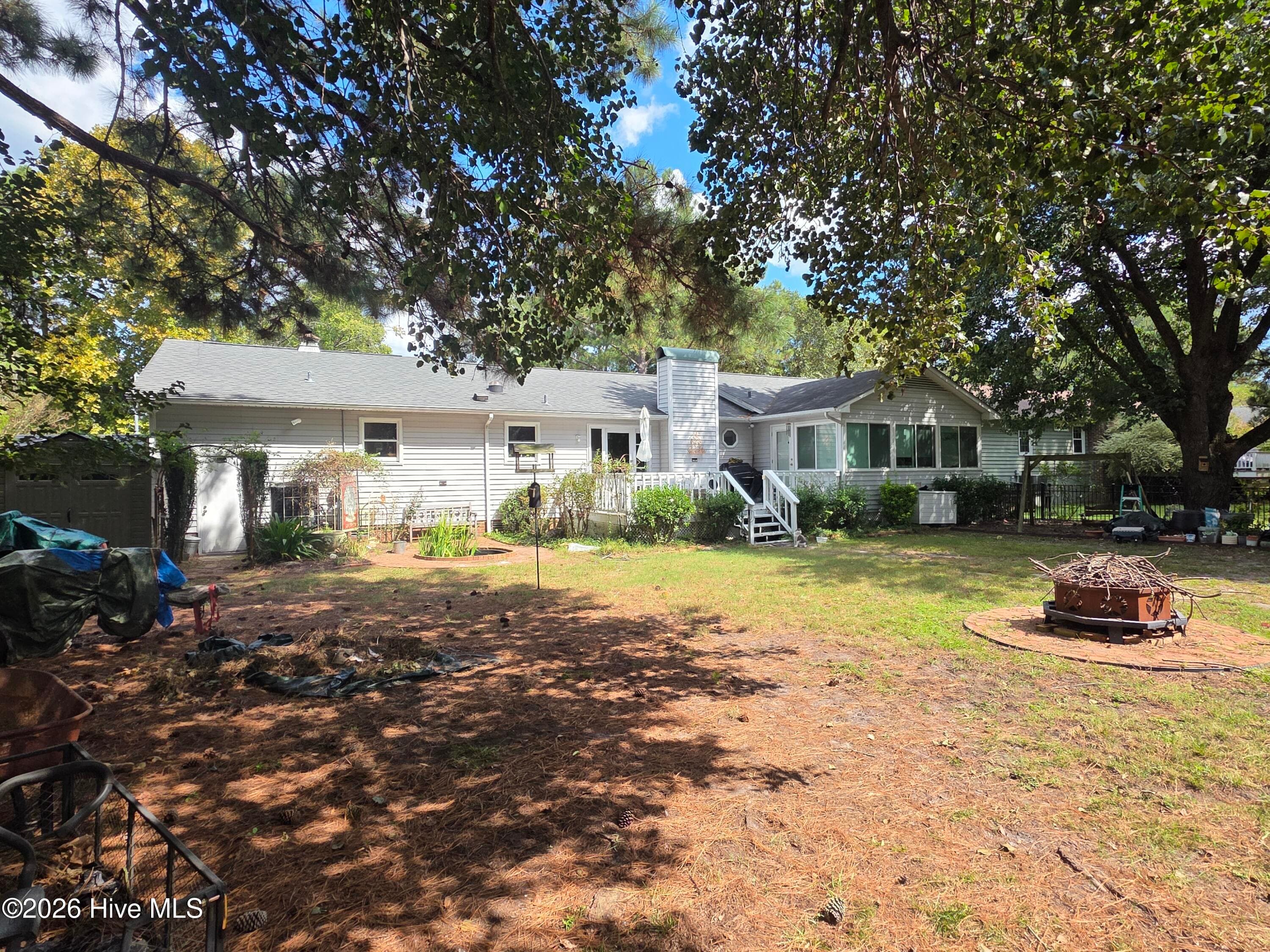 Single Family Residence at 715 Plantation Drive, New Bern, NC 28562, photo 3 of 53
