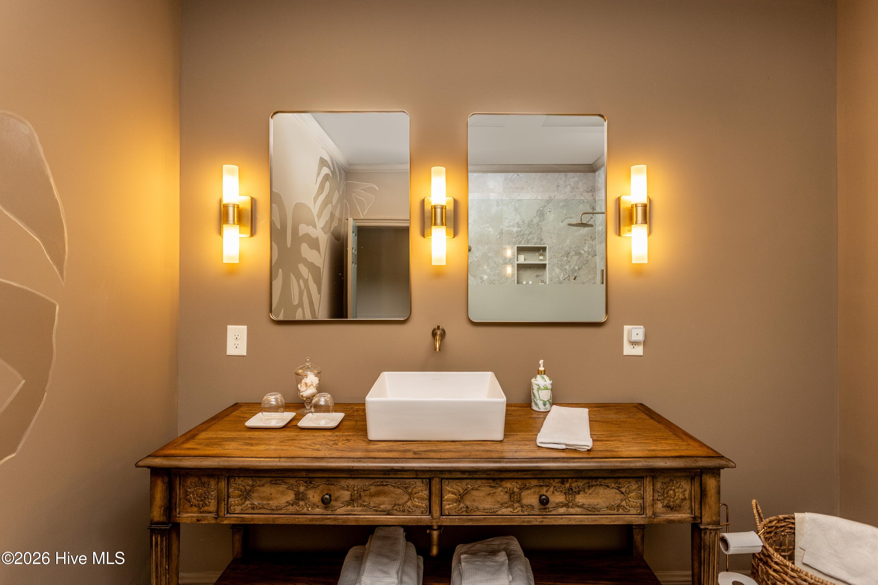 Guest bathroom with huge walk-in shower and custom painted walls - 5050 Country Club Drive N, Wilson, NC 27896