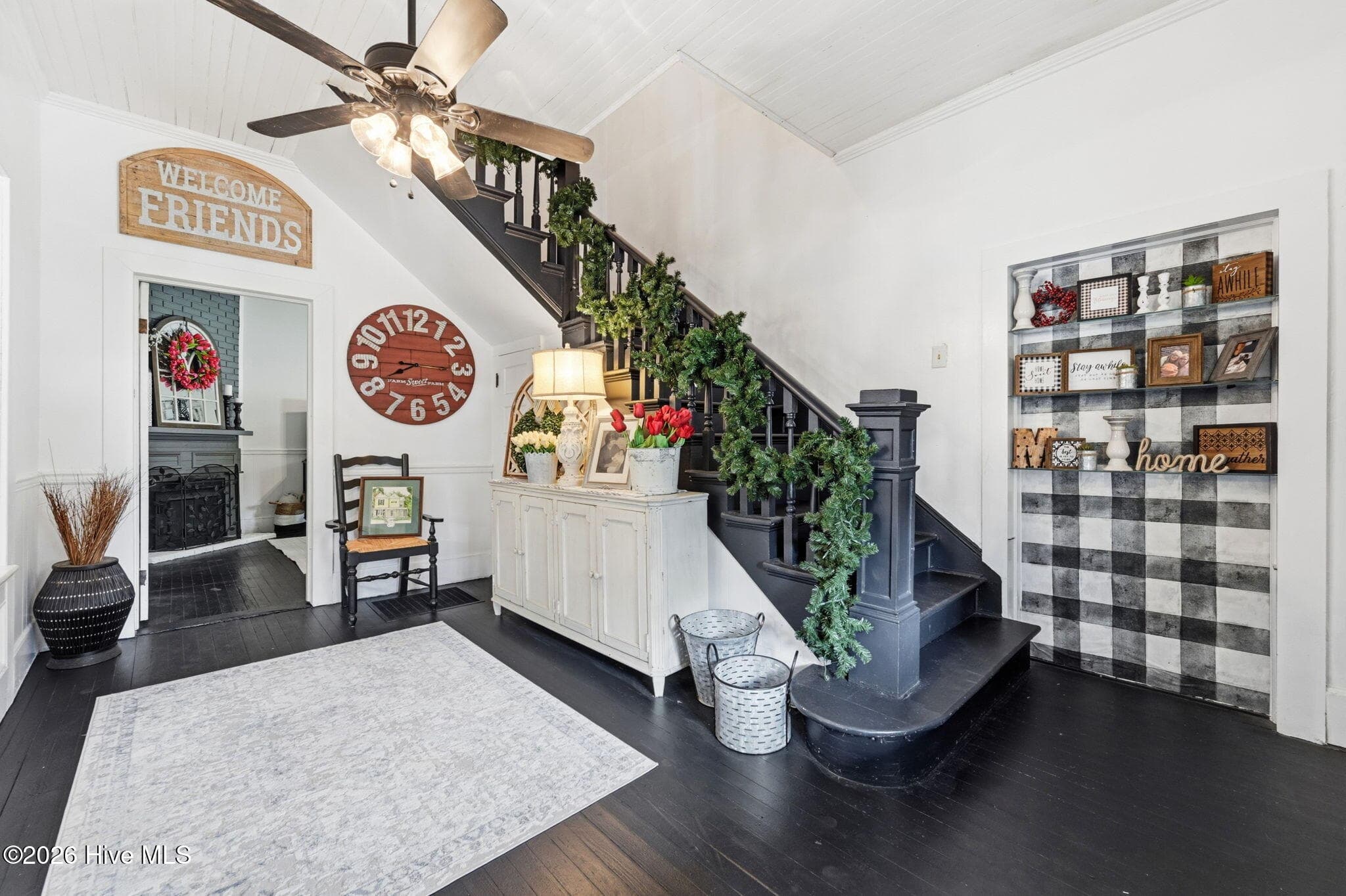 Foyer - 105 E Hargett Street, Richlands, NC 28574