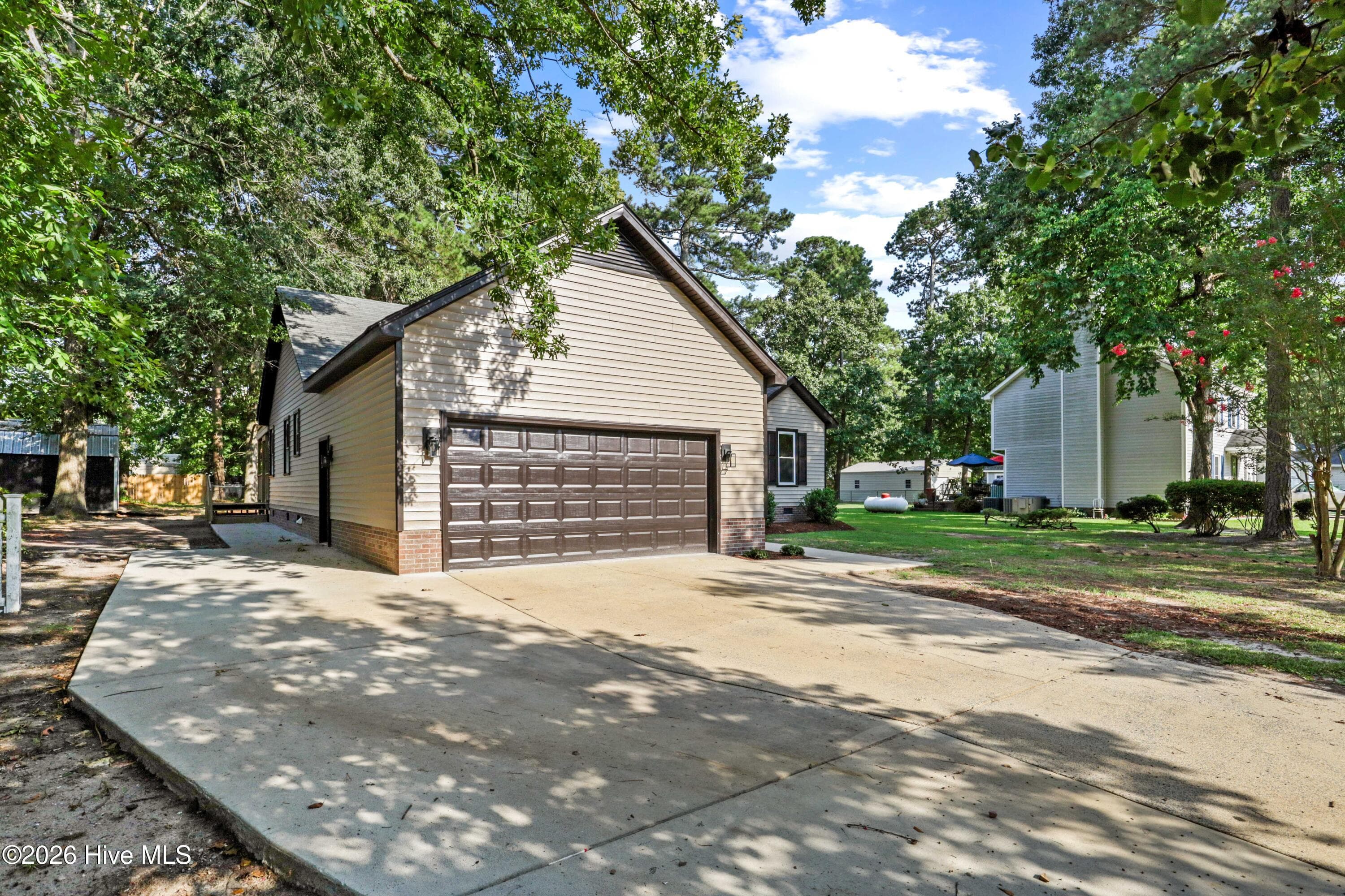 Single Family Residence at 202 N Pointe Drive, Goldsboro, NC 27530, photo 3 of 44