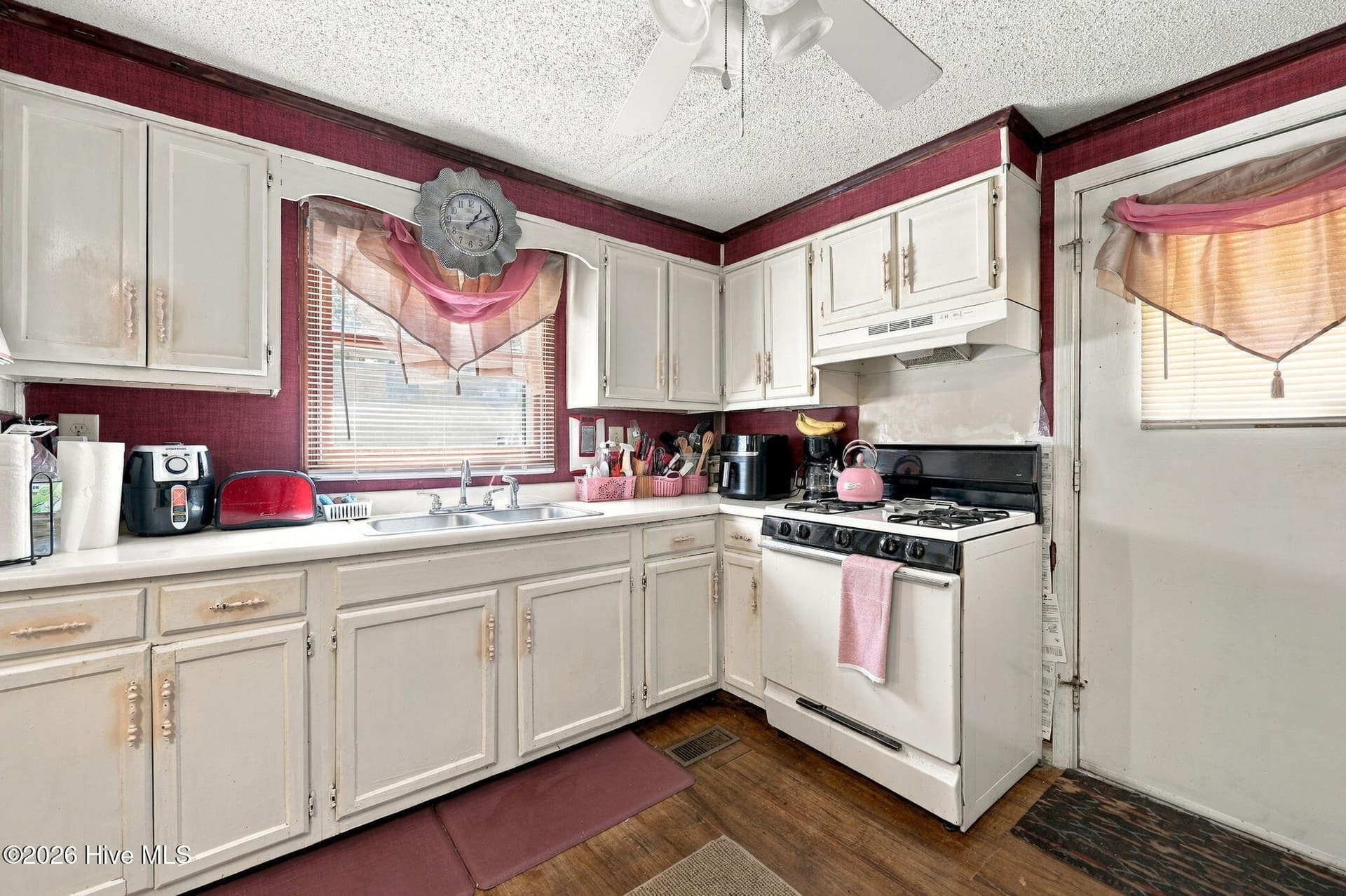 Single Family Residence at 409 E Railroad Street, Robersonville, NC 27871, photo 10 of 44