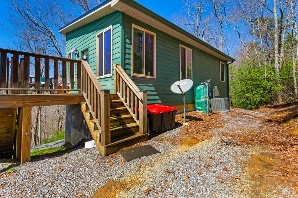 Single Family Residence at 285 Peachtree Mtn Est Road, Murphy, NC 28906, photo 7 of 82