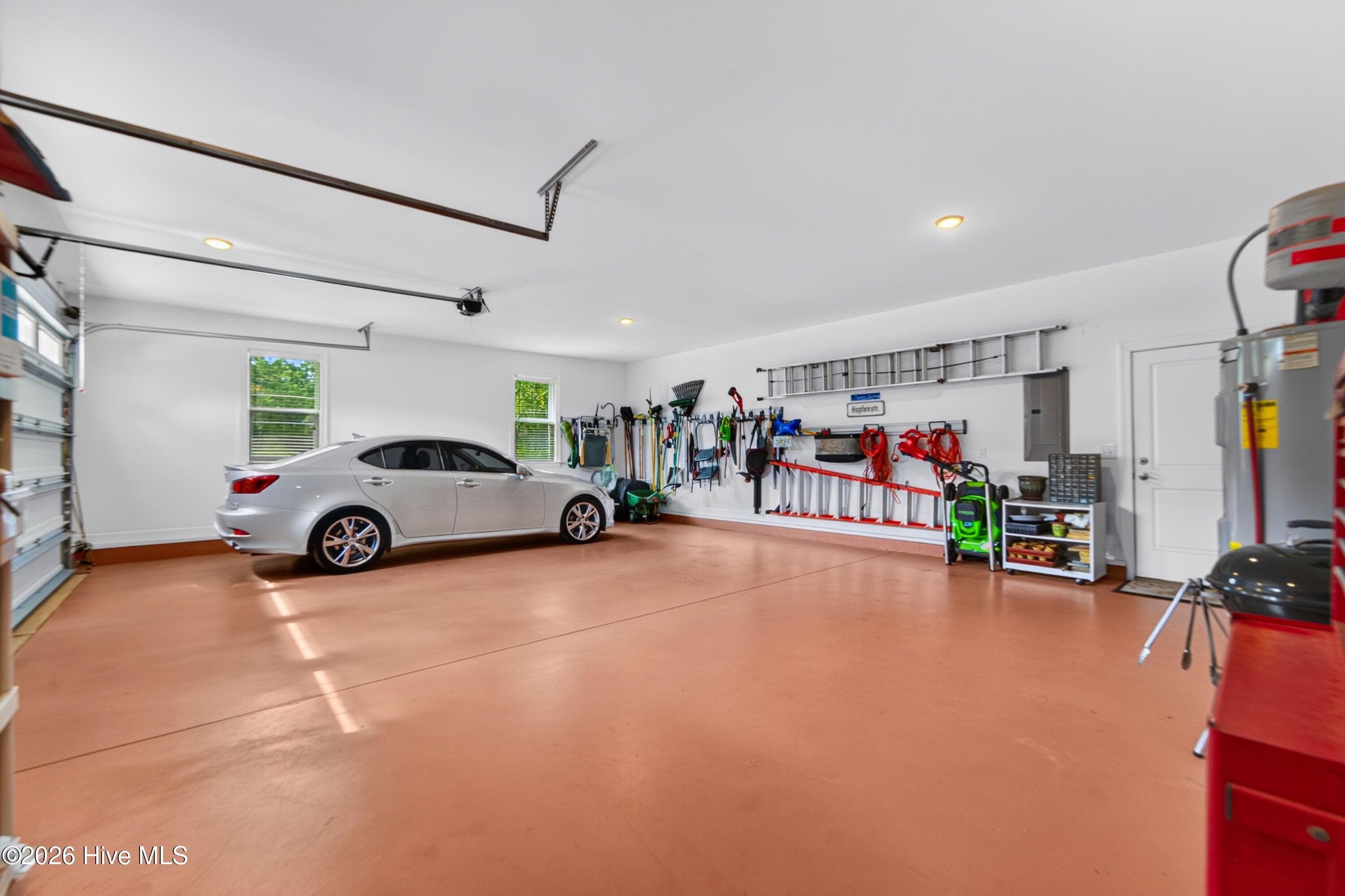 2.5 car garage - 101 Beaumont Circle, Hampstead, NC 28443