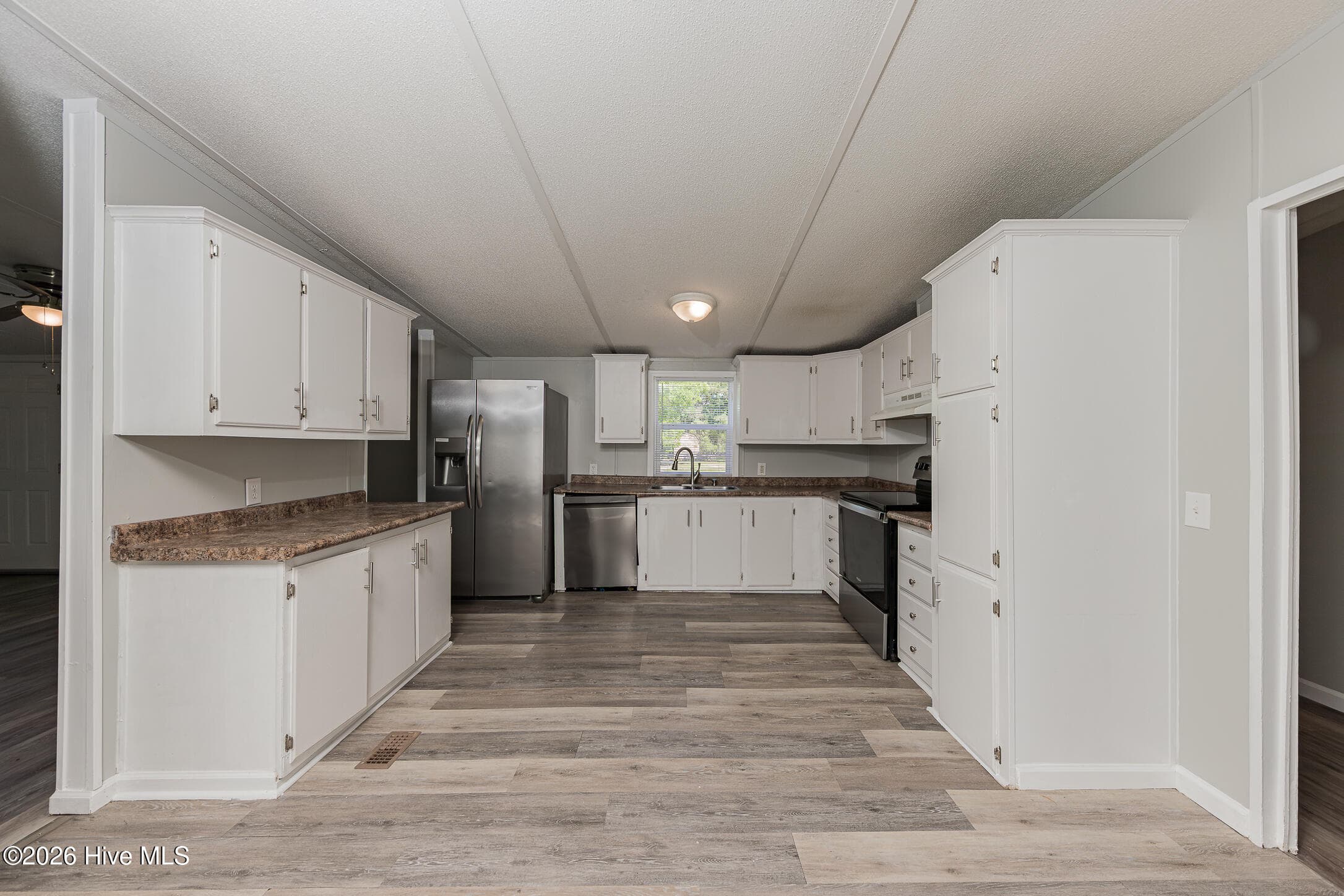 Manufactured Home at 122 Woodbrook Drive, Midway Park, NC 28544, photo 9 of 47