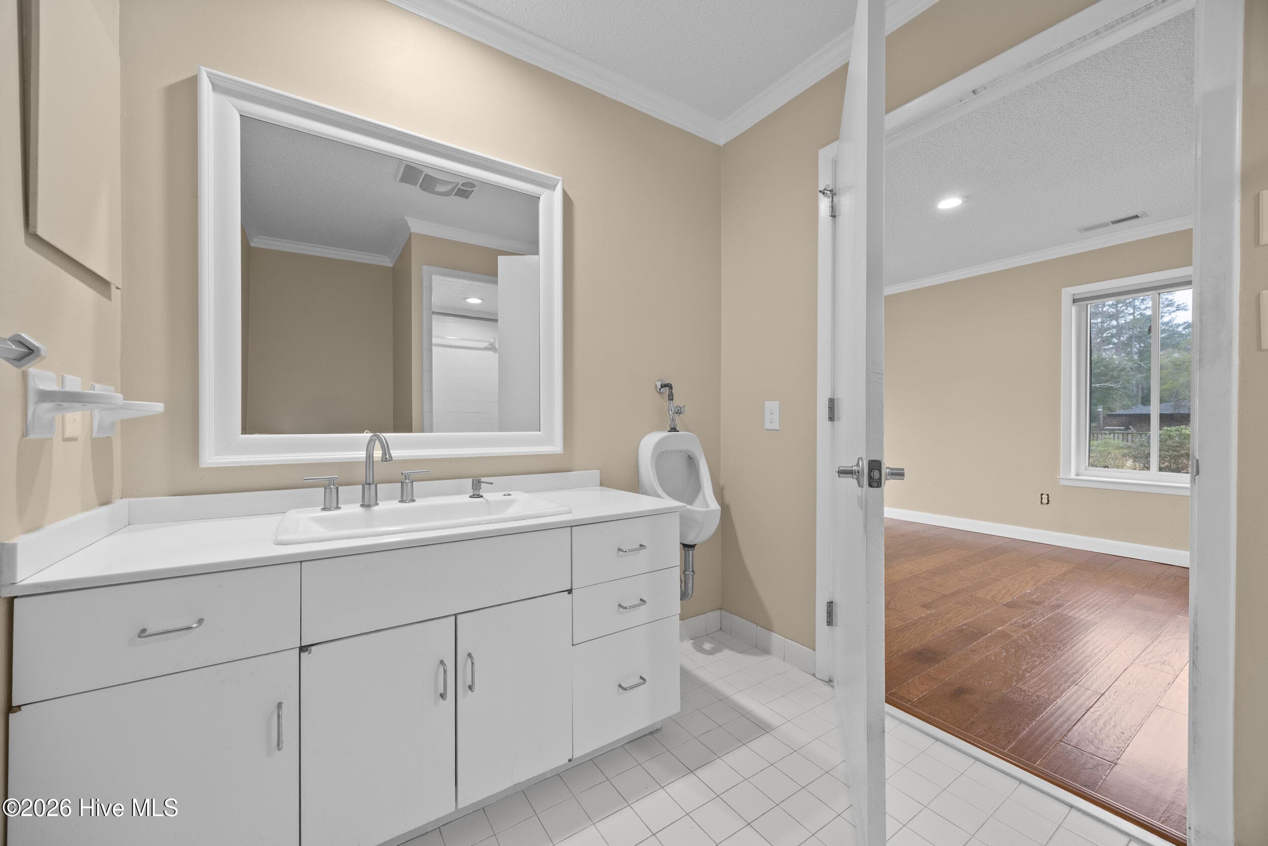 master bath - 616 E Murphy Street, Wallace, NC 28466