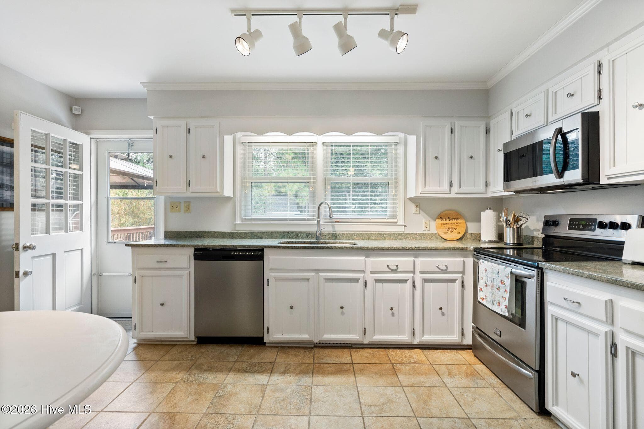 Kitchen - 2316 Lynnwood Drive, Wilmington, NC 28403