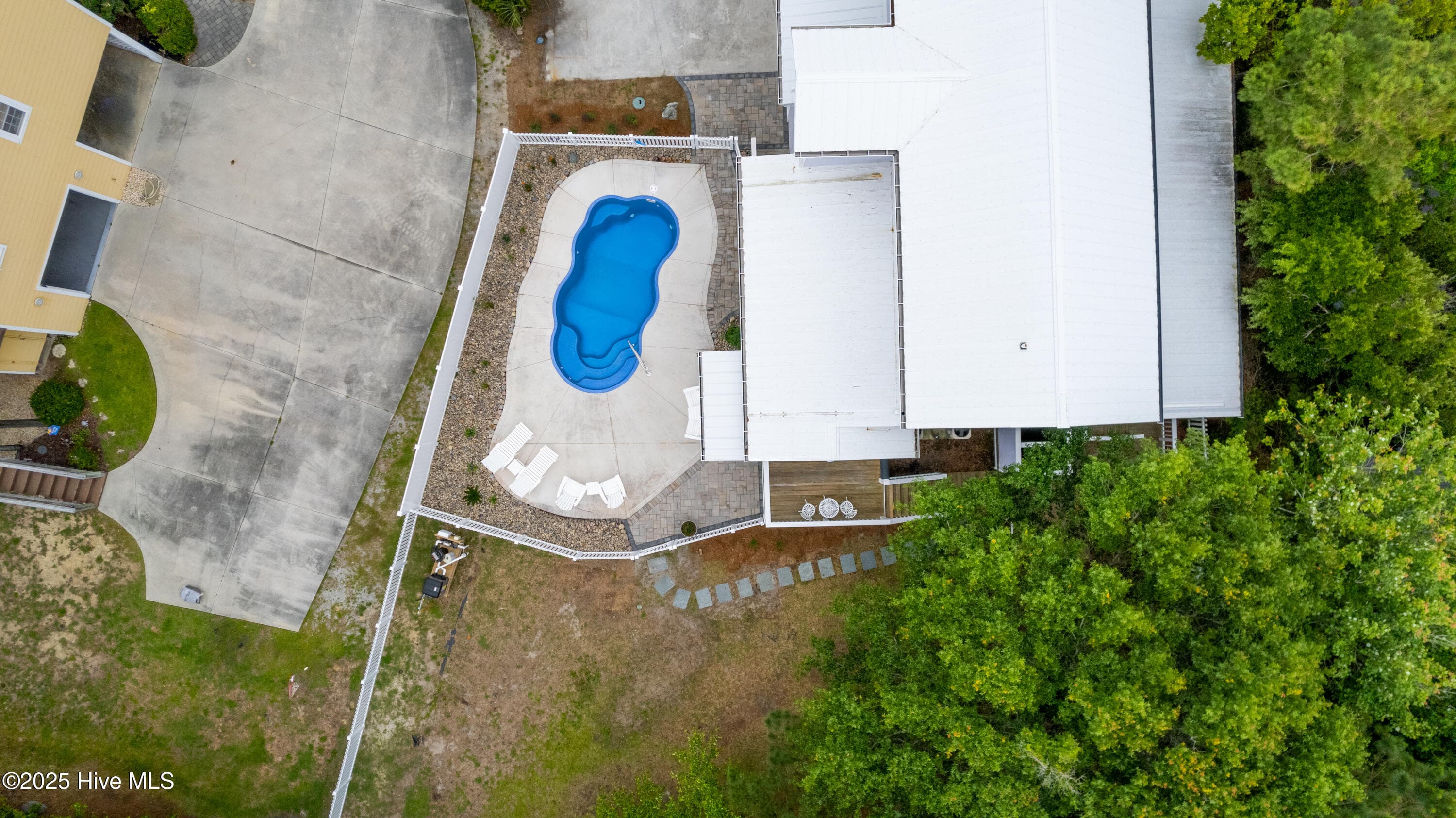 Single Family Residence at 320 Governor Safford Lane, Emerald Isle, NC 28594, photo 54 of 90