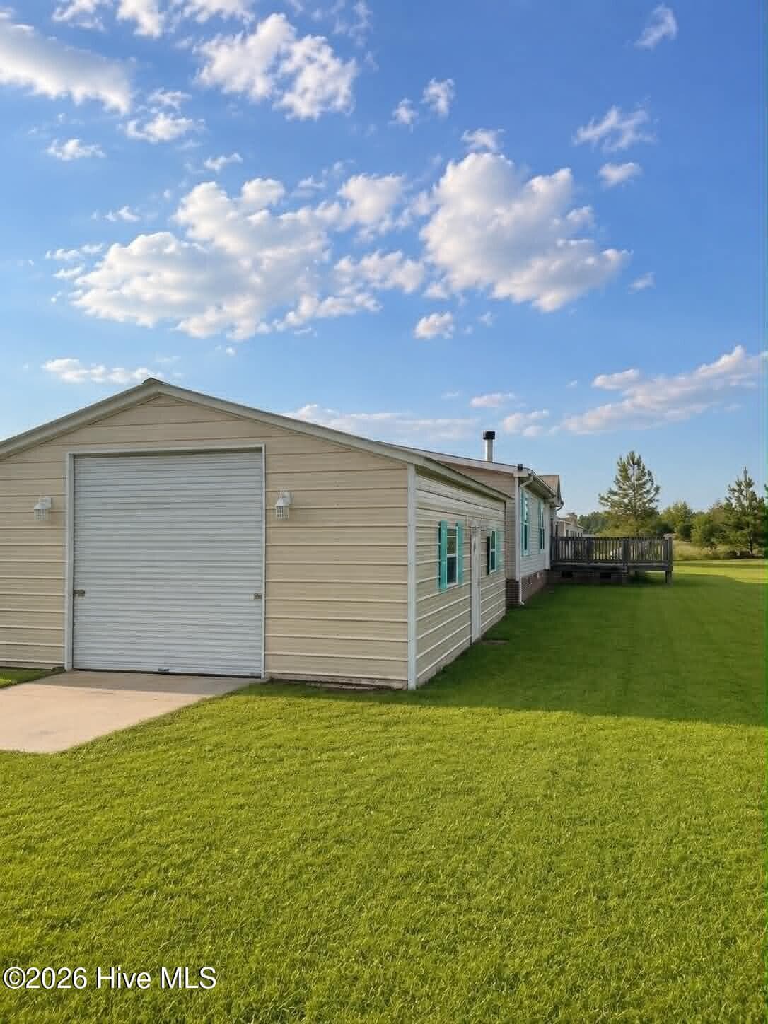 Manufactured Home at 7537 Burney Road, White Oak, NC 28399, photo 4 of 15