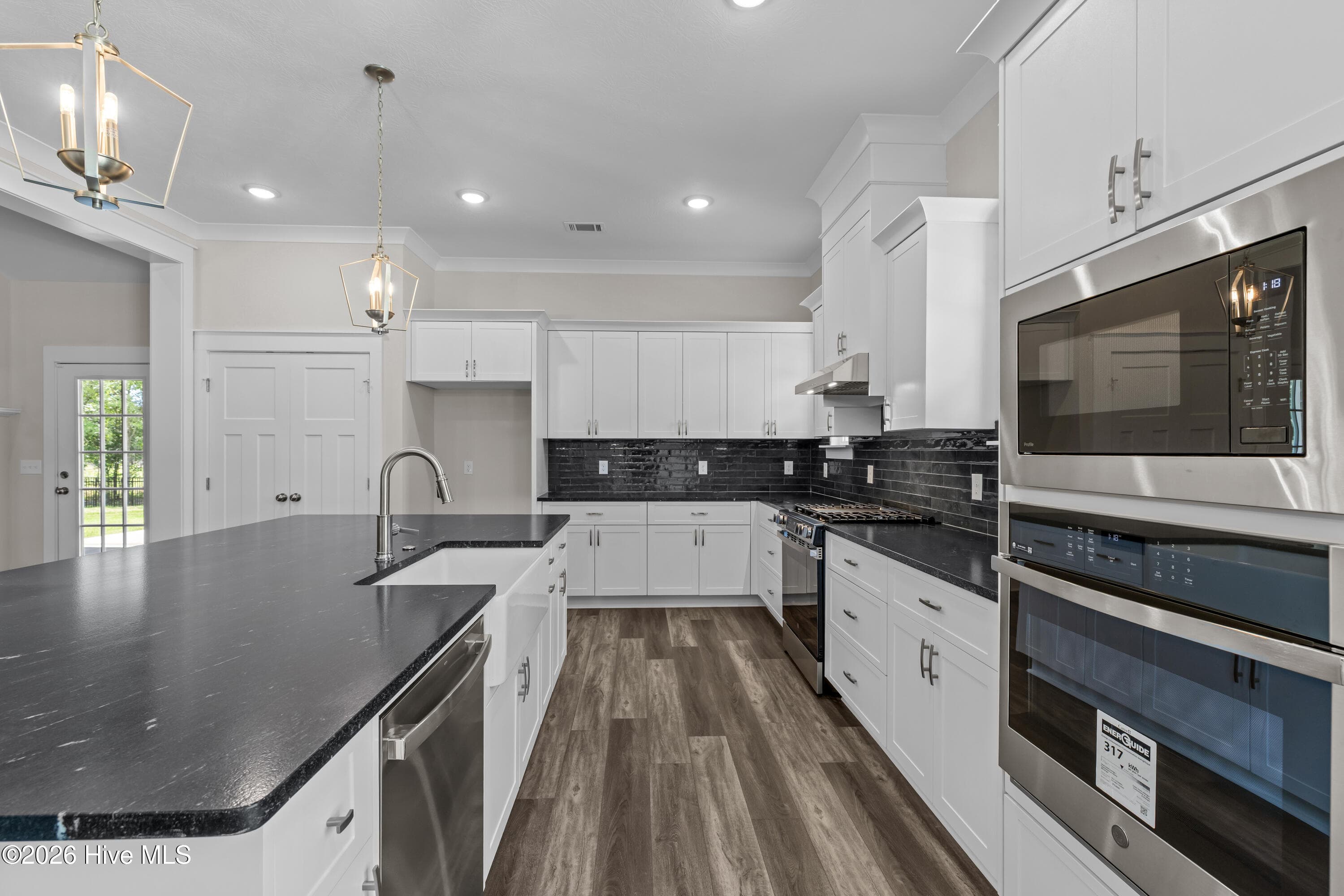 Wall oven - 1725 Bellingham Drive, Beech Island, SC 29842