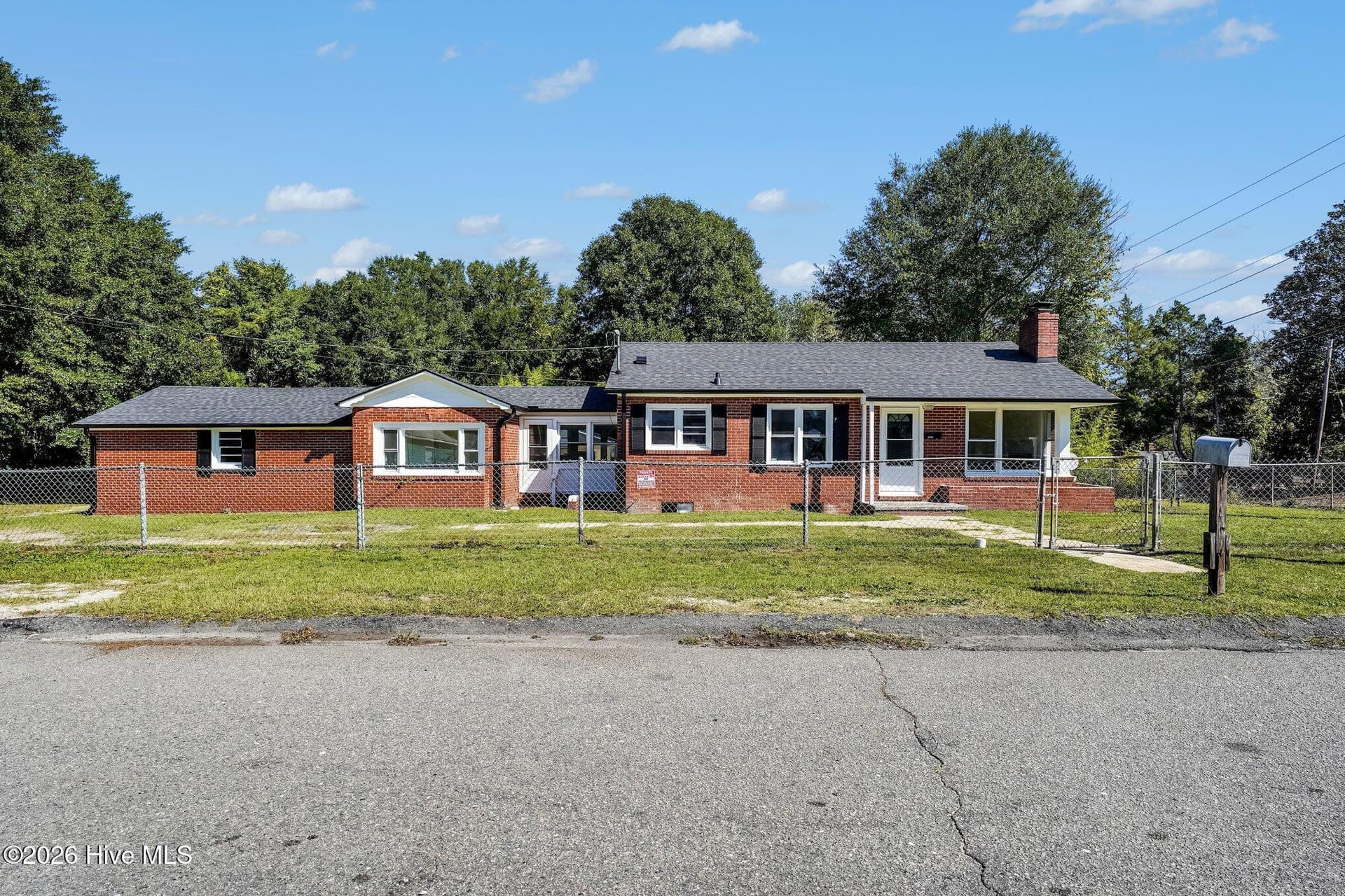1009 W New Hampshire Avenue, Southern Pines, NC 28387