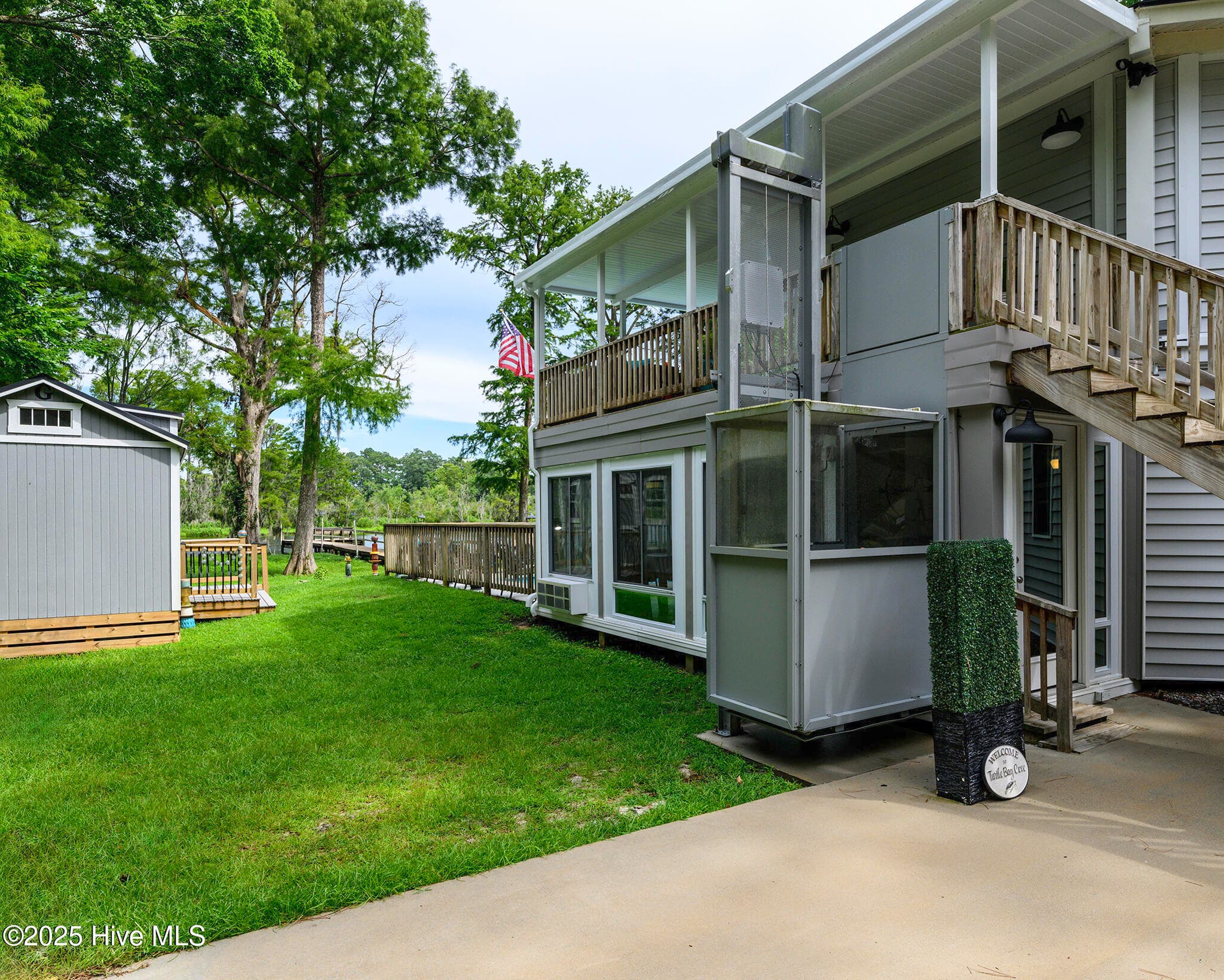 Single Family Residence at 210 Gangplank Road, New Bern, NC 28562, photo 12 of 86