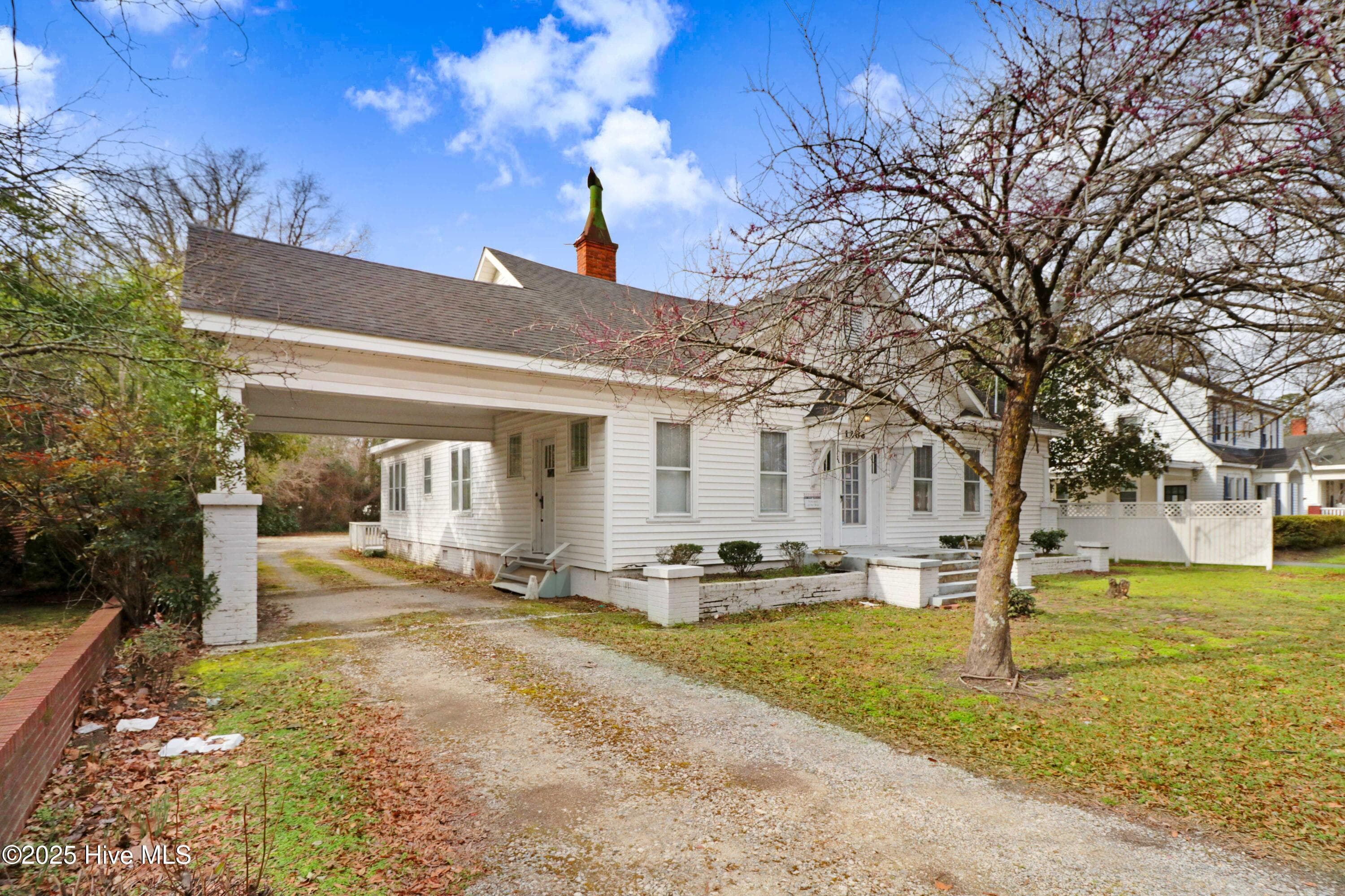 Single Family Residence at 1206 E Ash Street, Goldsboro, NC 27530, photo 3 of 19