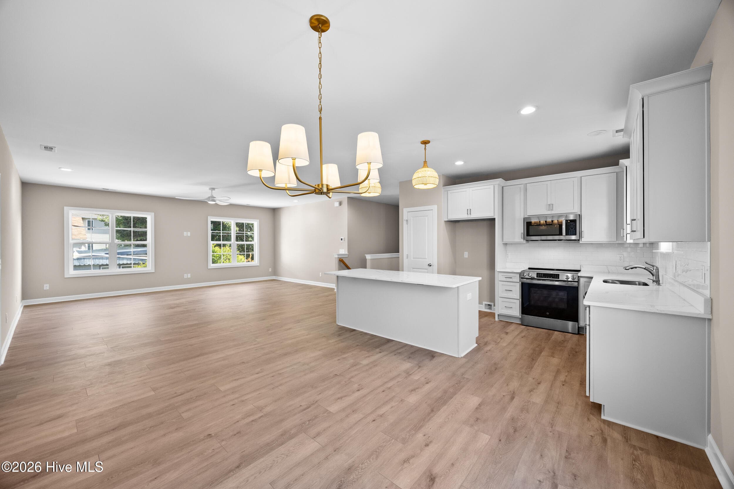 Single Family Residence at 1516 Pinfish Lane, Carolina Beach, NC 28428, photo 2 of 5