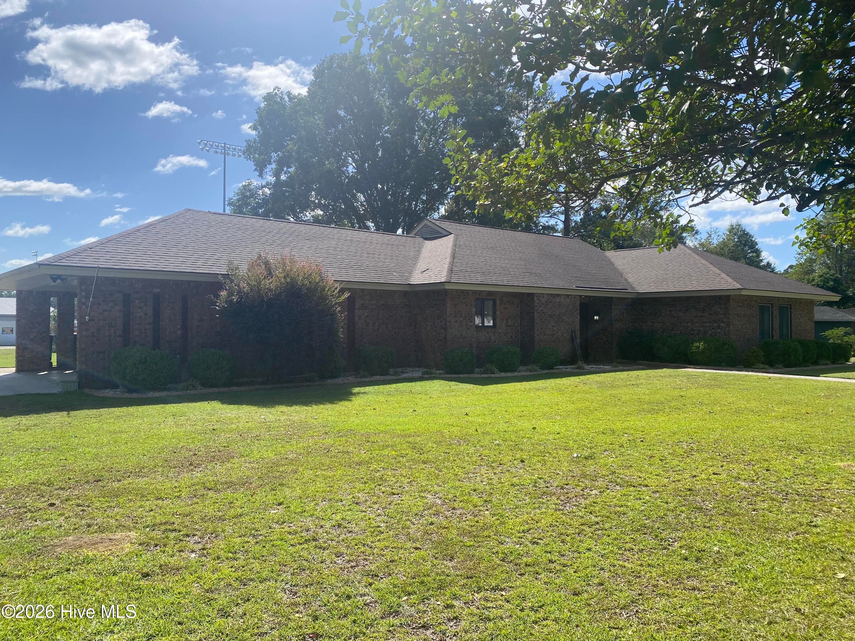 Single Family Residence at 616 E Murphy Street, Wallace, NC 28466, photo 14 of 122