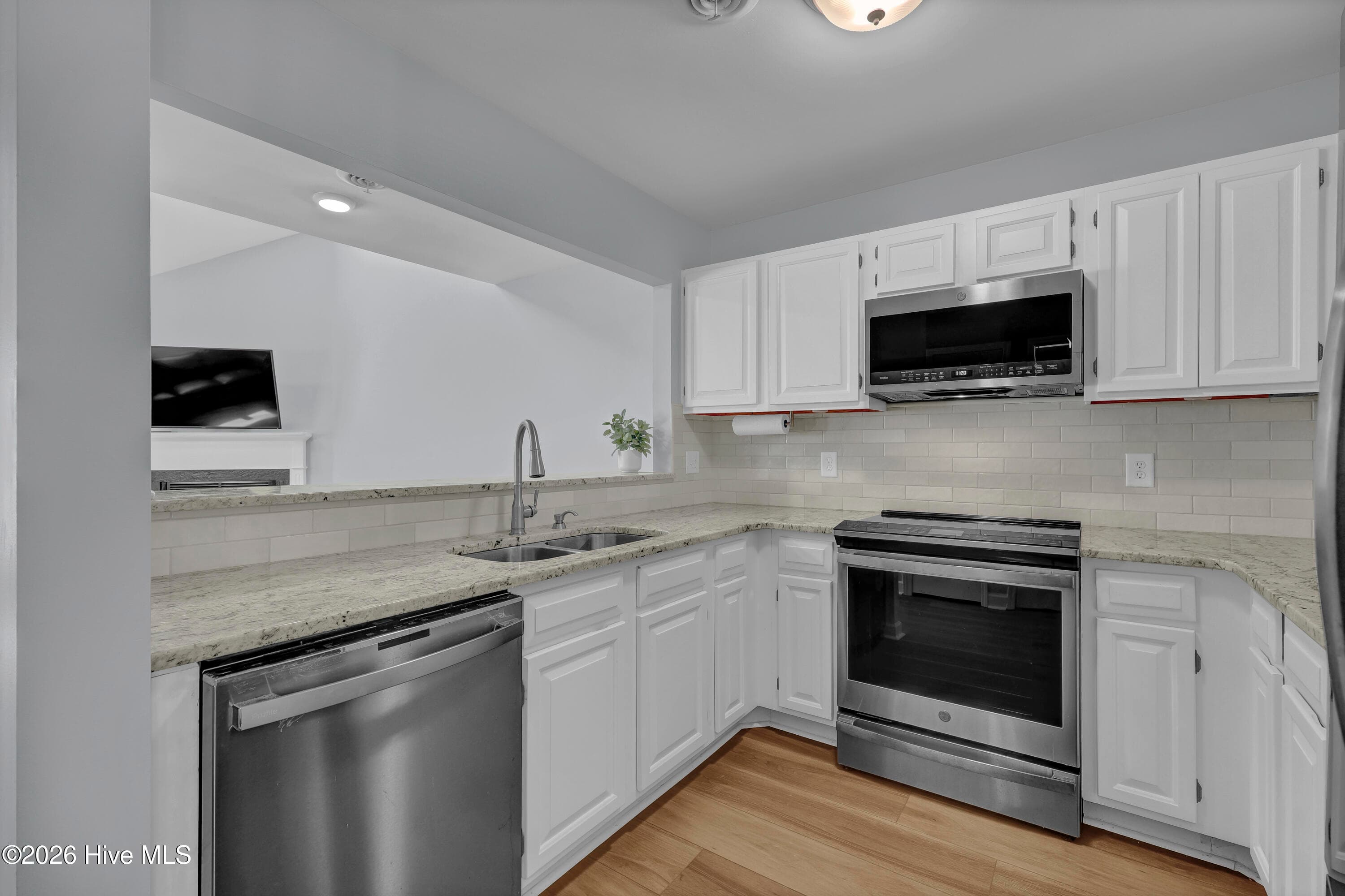 Townhouse at 6211 Wrightsville Avenue Apt 129, Wilmington, NC 28403, photo 5 of 26