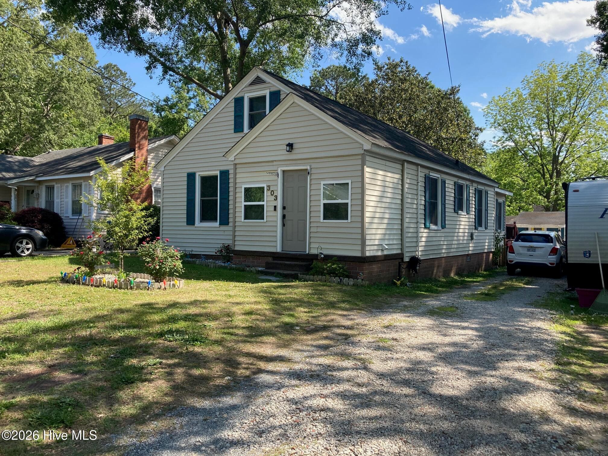 Single Family Residence at 303 E 11th Street, Washington, NC 27889, photo 3 of 163