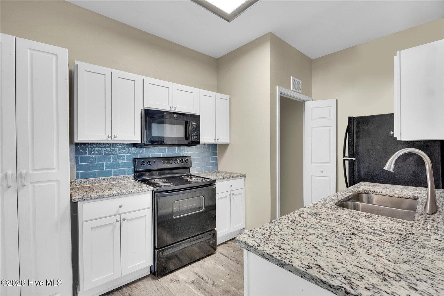 back unit kitchen 2 - 305 Macmillan Avenue N, Wilmington, NC 28403