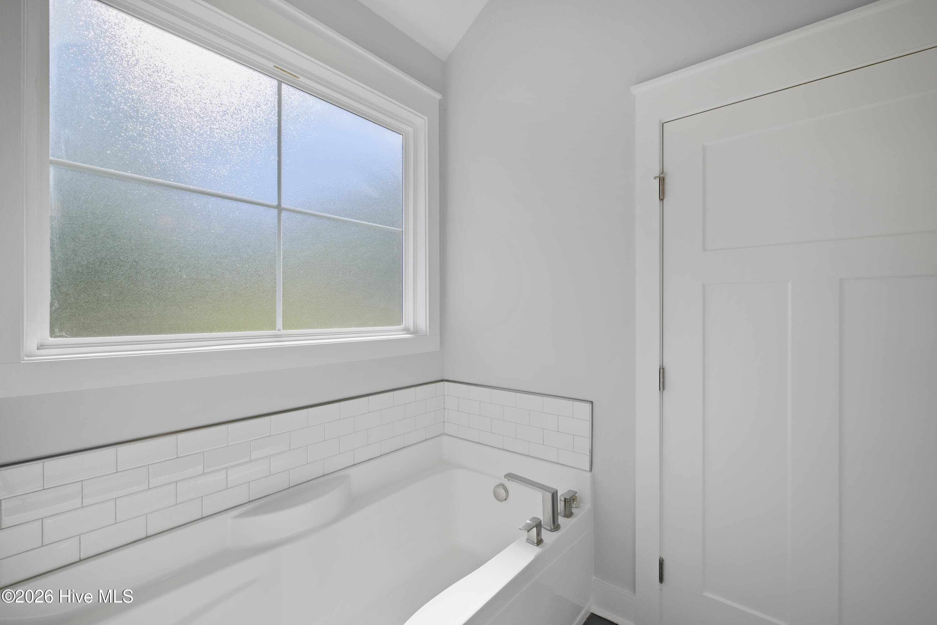 Relaxing soaking tub in owner's bathroom - 458 Longshadow Drive, Aiken, SC 29803