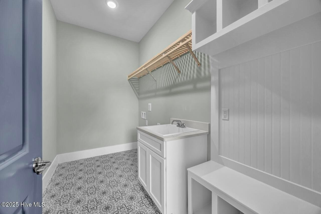 Single Family Residence at 2760 Alvernia Drive, Castle Hayne, NC 28429, photo 7 of 88