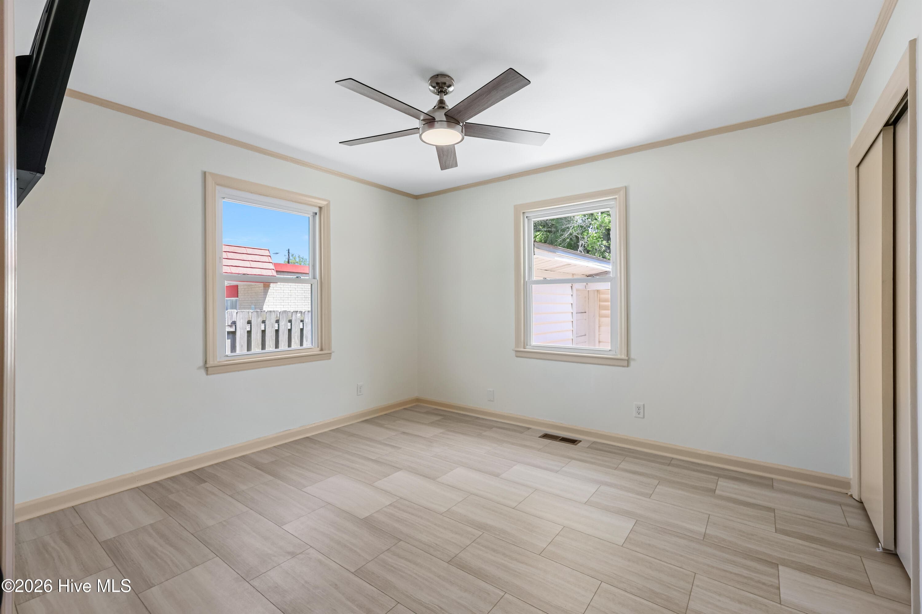 Single Family Residence at 402 Southern Boulevard, Wilmington, NC 28401, photo 2 of 2