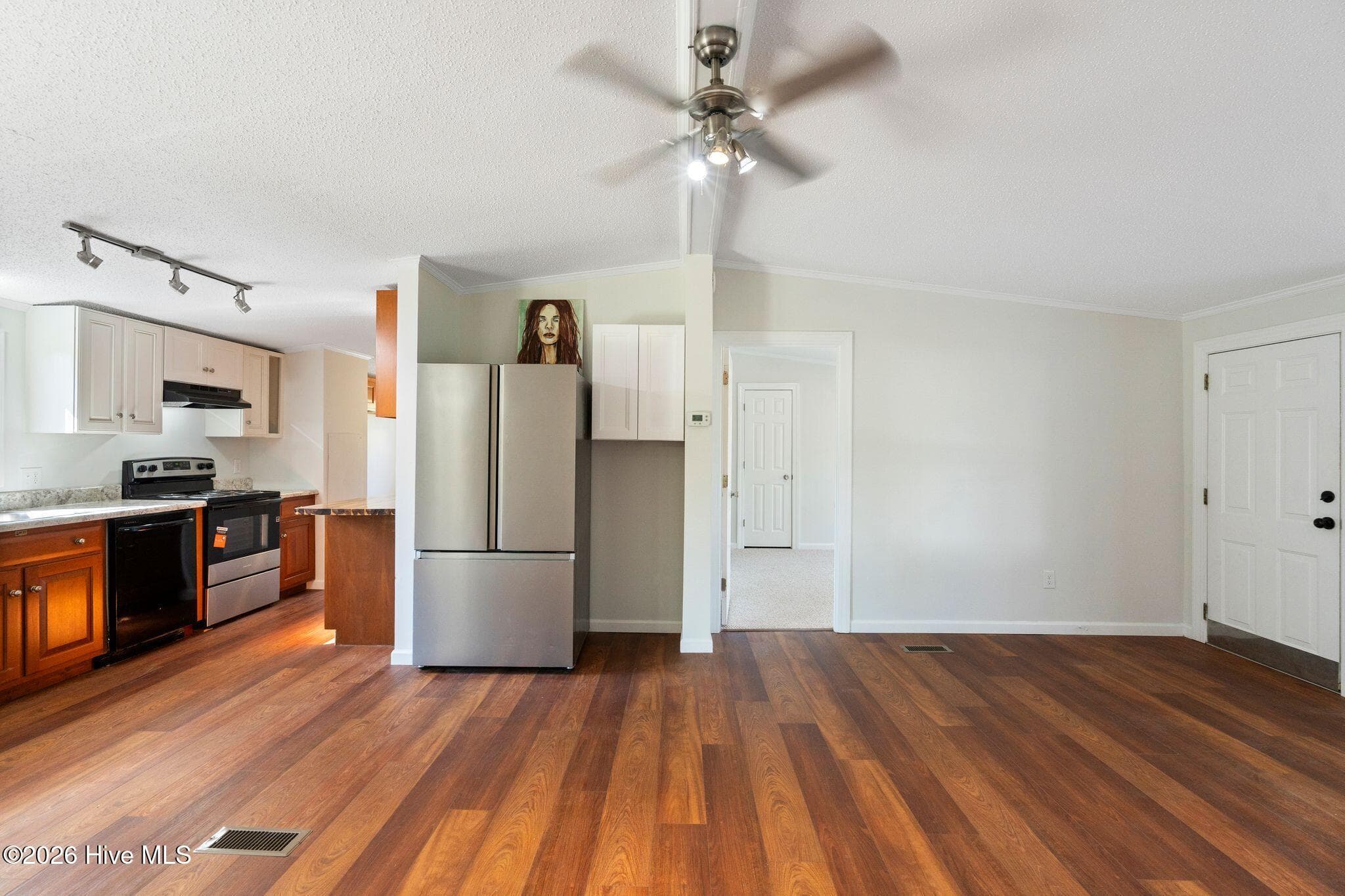 Manufactured Home at 6140 Carolina Beach Road Trlr 28, Wilmington, NC 28412, photo 15 of 54