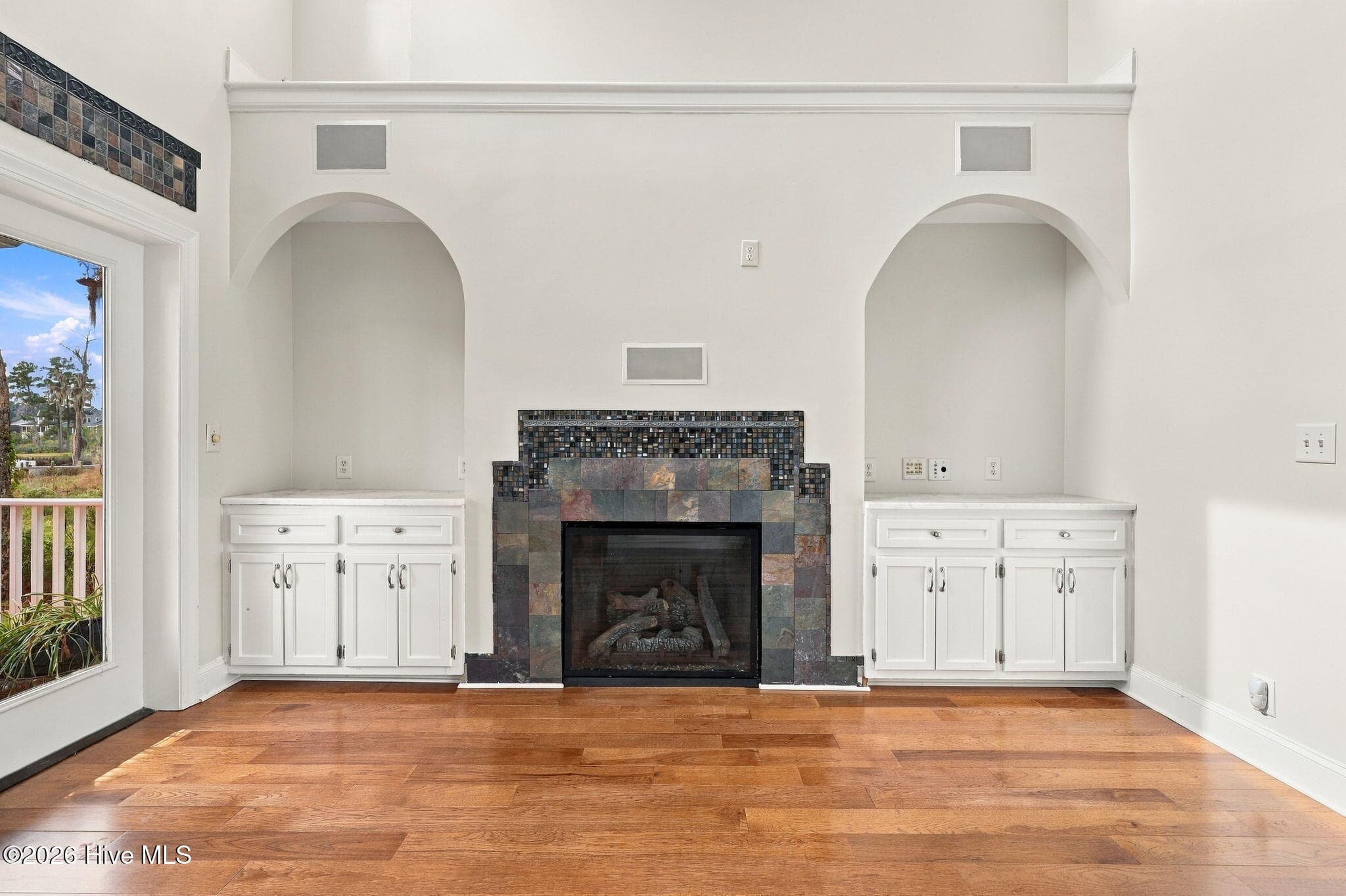 Living Room - 516 Long Point Road, Chocowinity, NC 27817