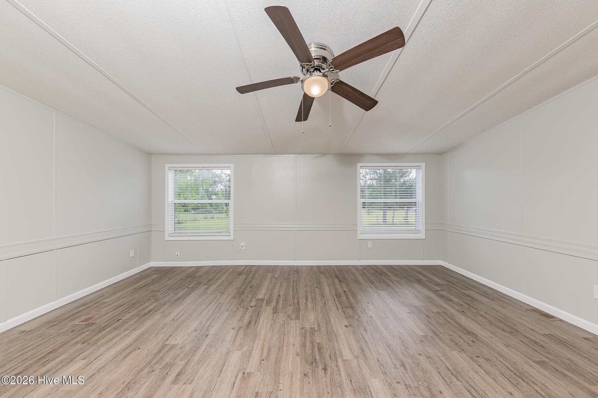 Manufactured Home at 122 Woodbrook Drive, Midway Park, NC 28544, photo 18 of 47