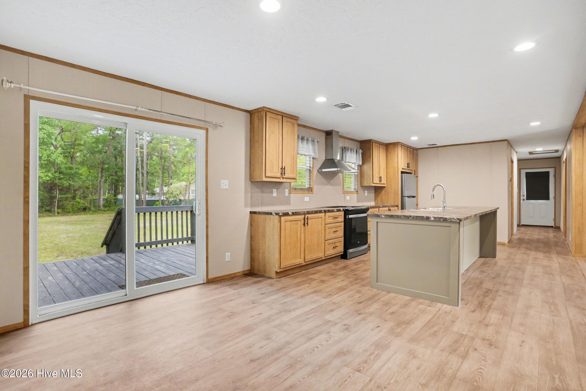 Manufactured Home at 335 Ridgewood Drive NW, Calabash, NC 28467, photo 17 of 39