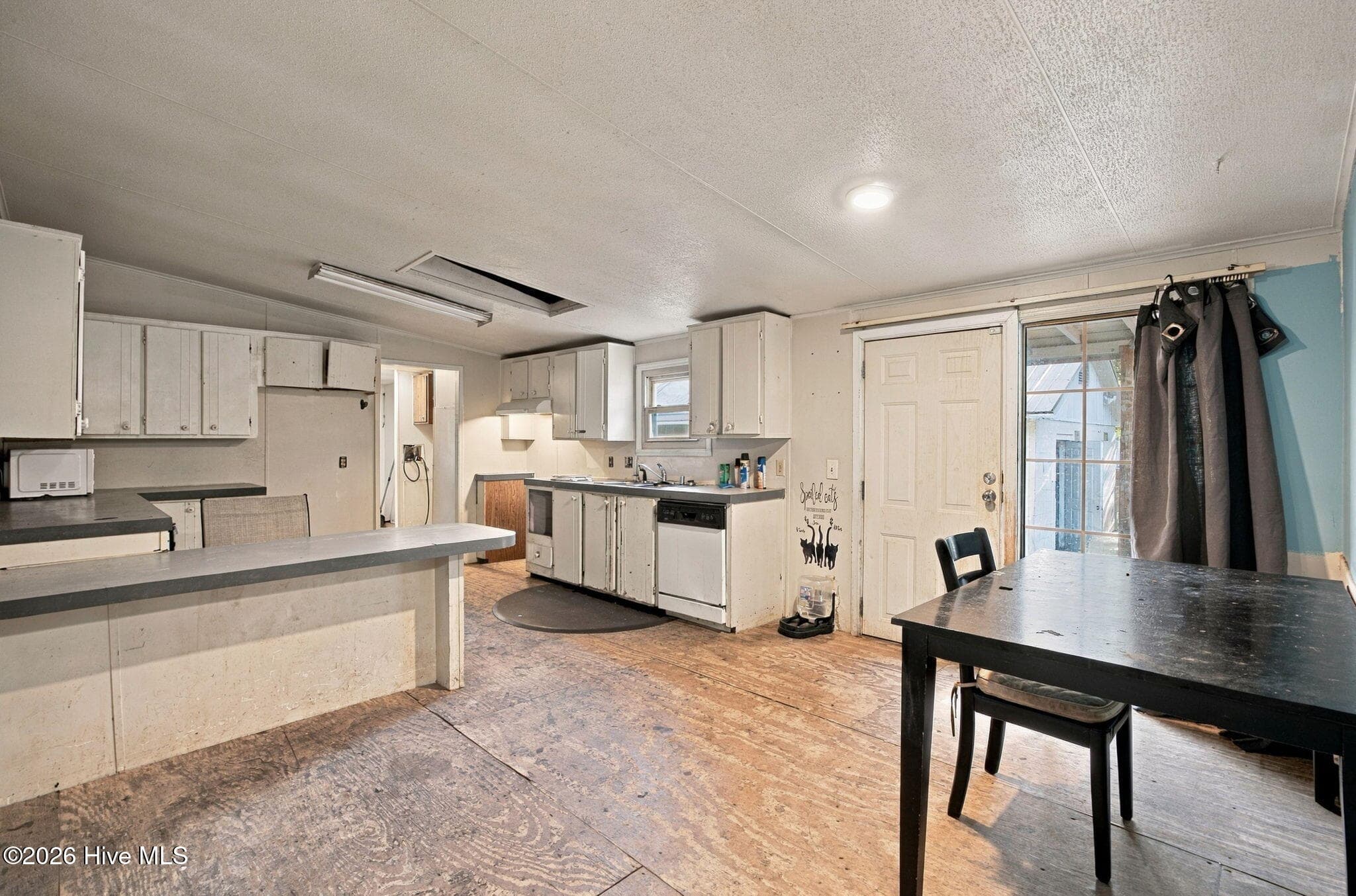 Manufactured Home at 8790 Body Shop Drive NE, Leland, NC 28451, photo 7 of 53