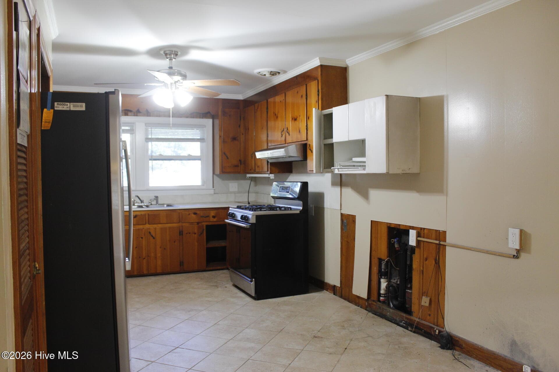 Single Family Residence at 2124 Oleander Drive, Wilmington, NC 28403, photo 3 of 32