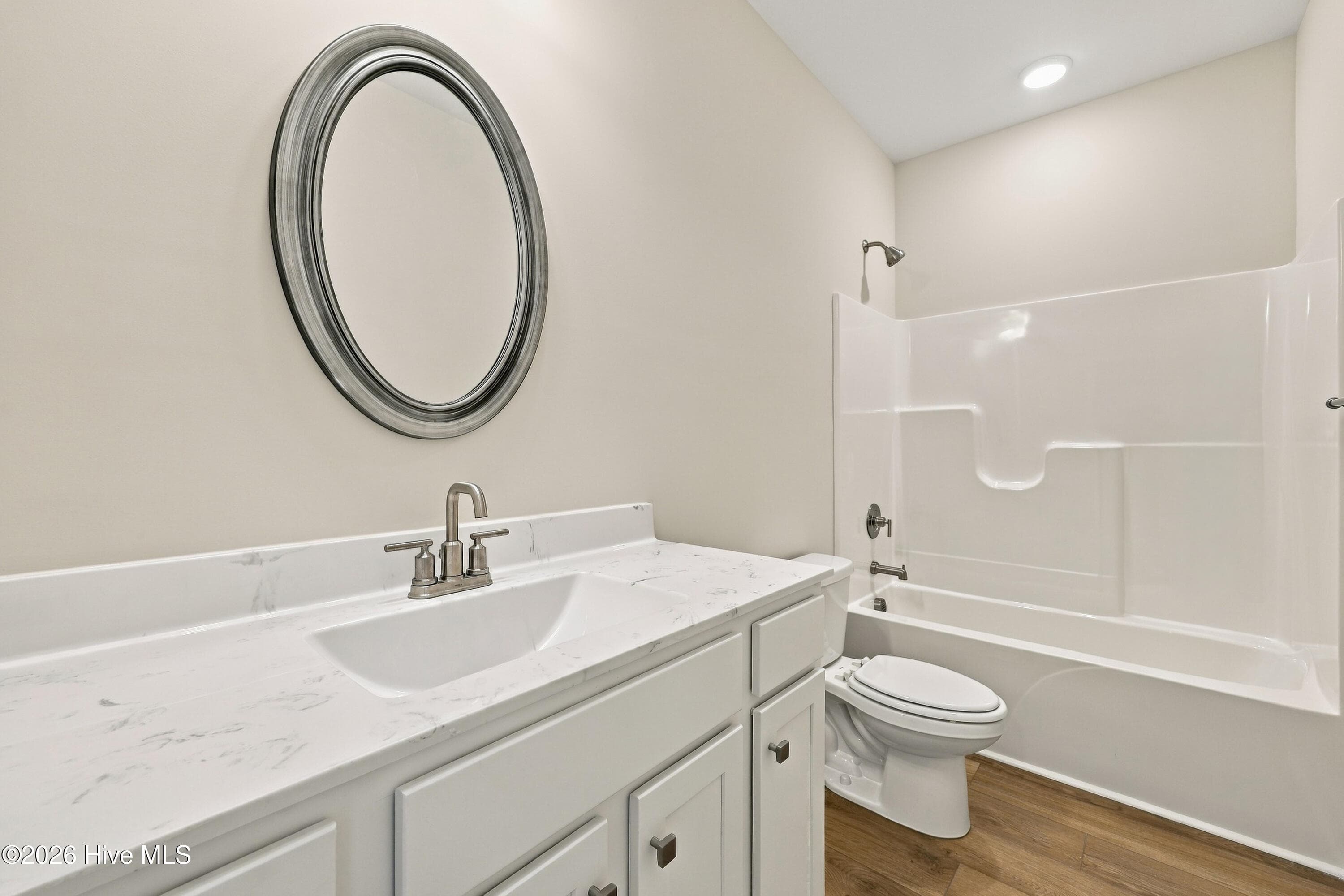 full hall bath - 3229 Meadow Drive, Farmville, NC 27828